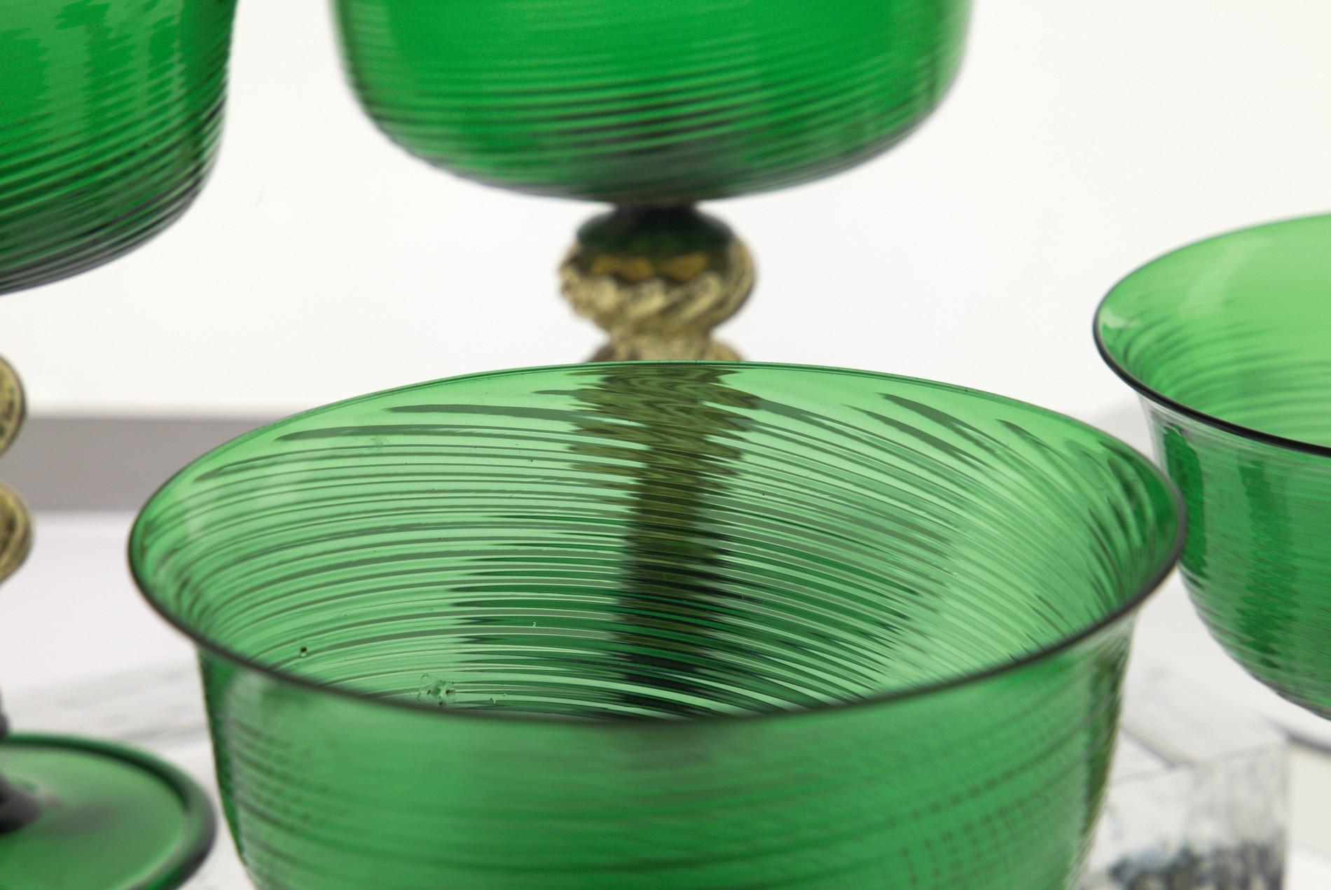 20th Century Set of 6 Murano Glass Deep Champagne Cups, Green Rigadin and Gold Leaf, Seguso