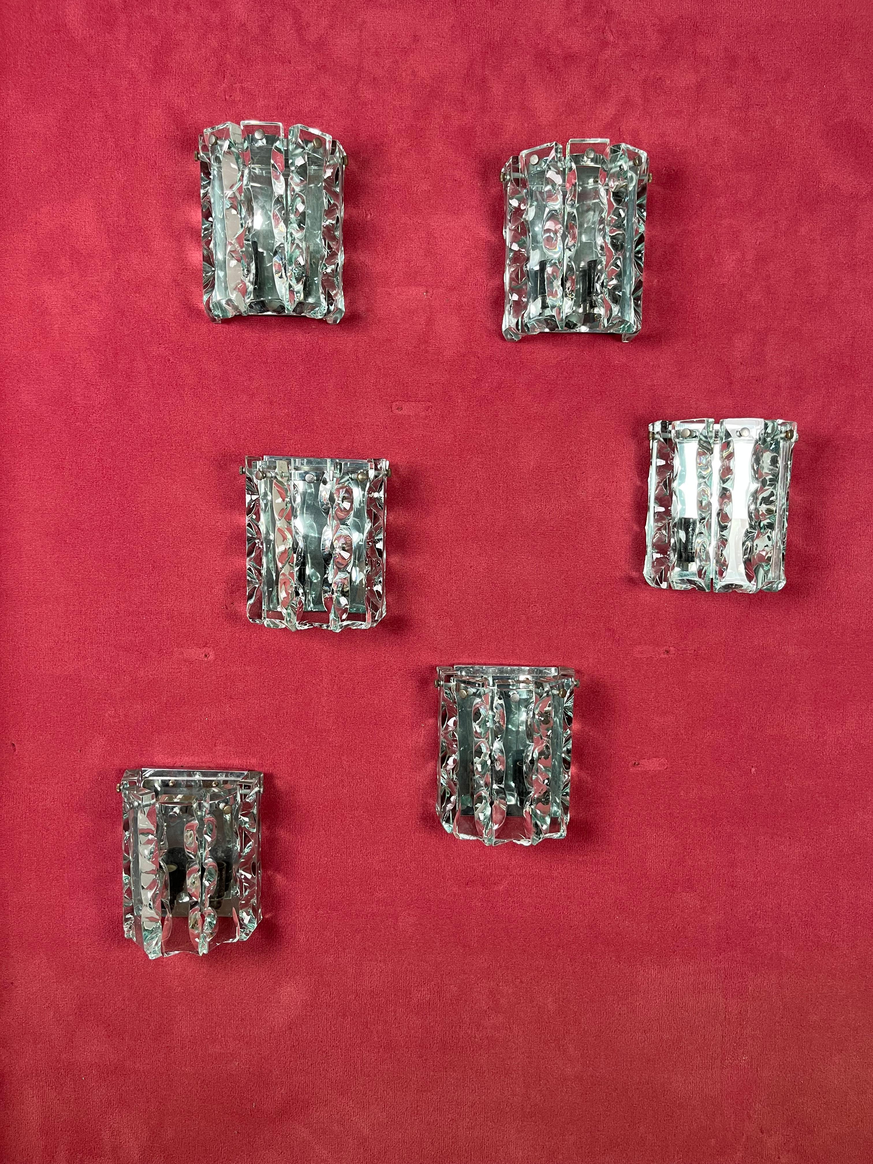 Set of 6 Nile Green Murano glass wall lamps attributed to P. Chiesa for Fontana Arte, 1960s
Metal frame.
Chisel-worked glass.
Overall in good condition, some with minor chipping.

Fast and insured shipping guaranteed in a wooden crate with
