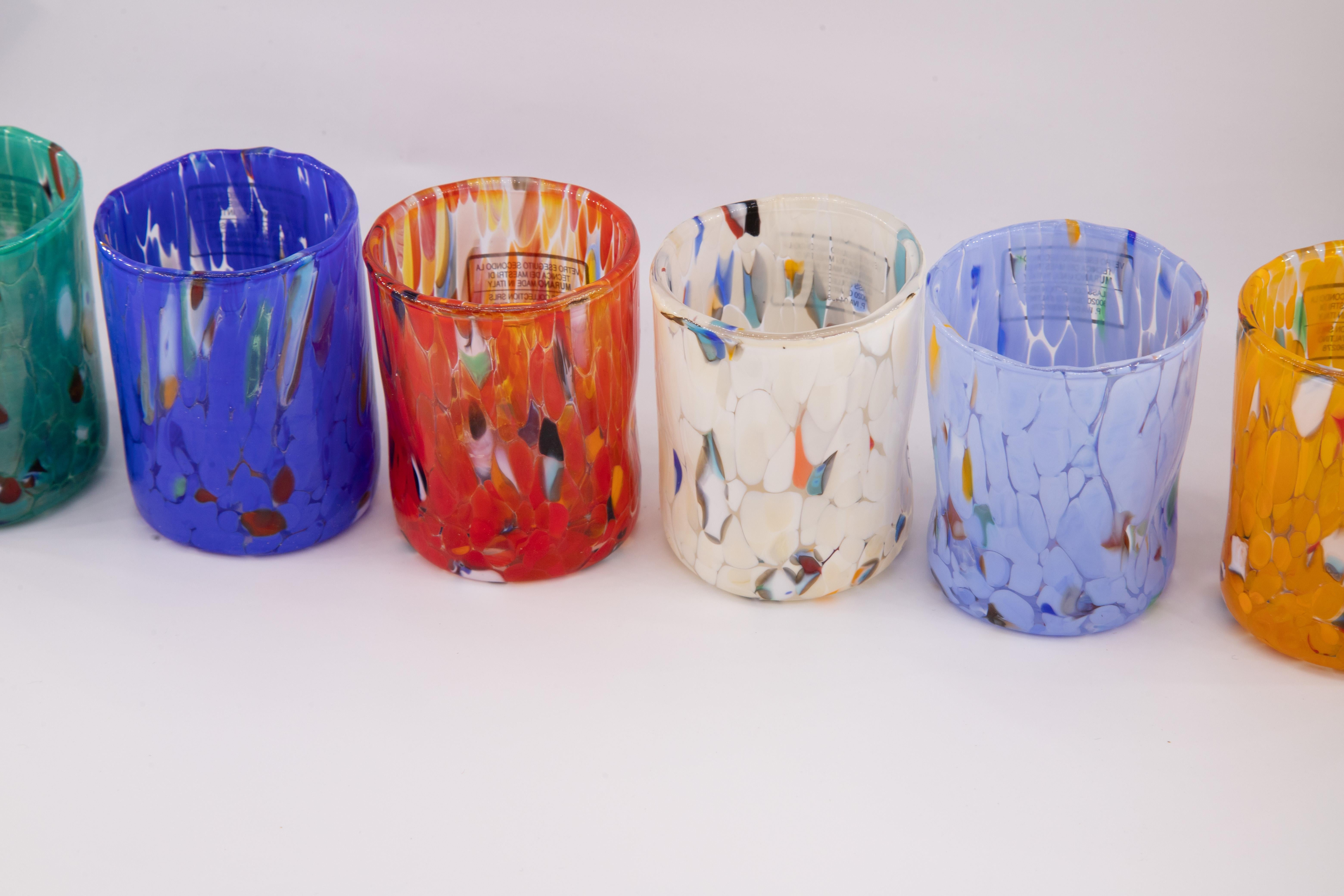 Set von 6 Murano-Spiegelgläsern in Farbe „Multicolor“, handgefertigt, hergestellt in Italien (21. Jahrhundert und zeitgenössisch) im Angebot