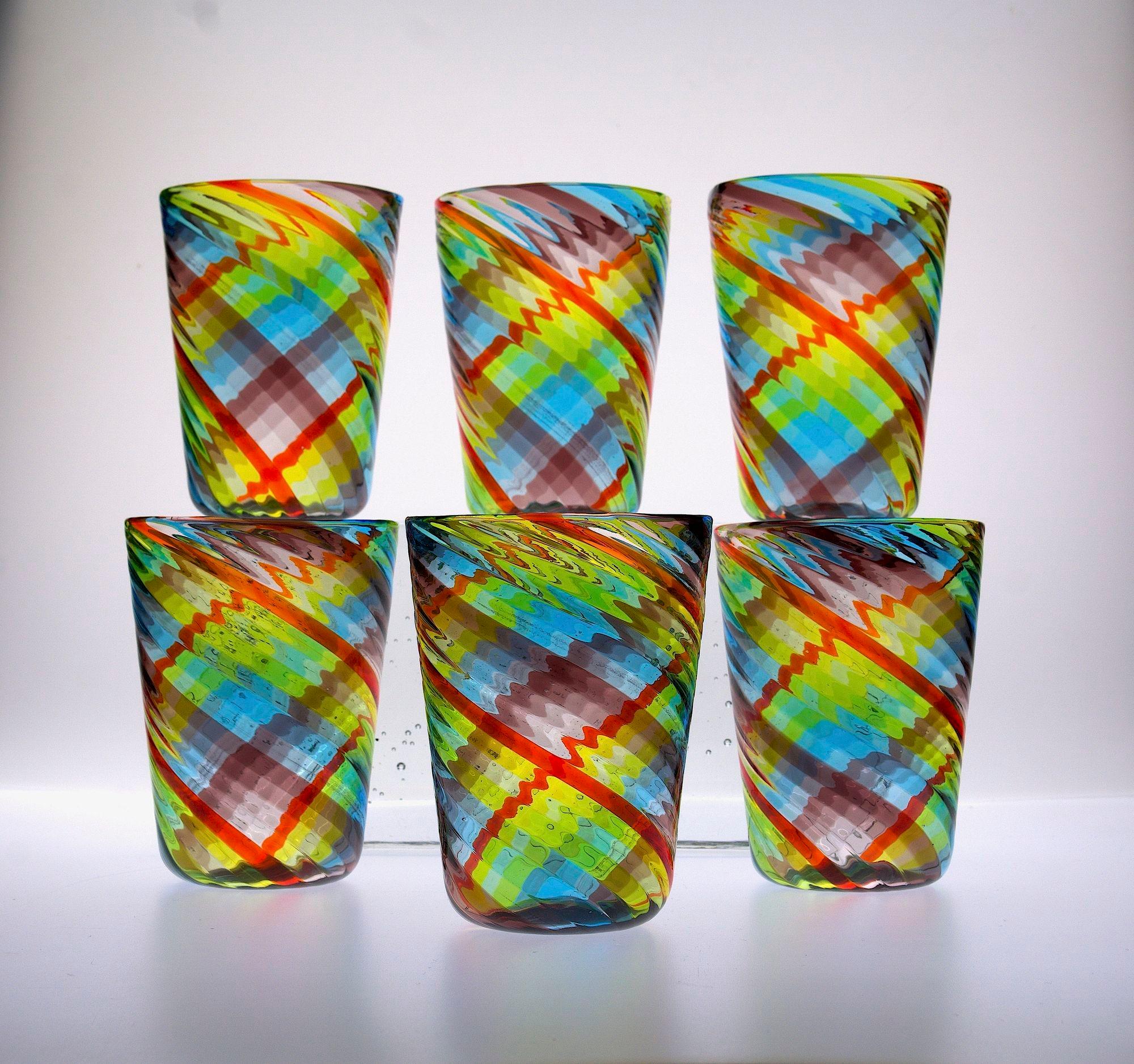 italien Ensemble de 6 verres de Murano, Tartan, 4 améthystes, 3 bleus, 4 verts, un rouge Ritorto en vente