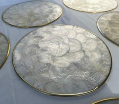 Set di 6 portapiatti rotondi in sughero e conchiglia di Capiz Nature con bordi in ottone