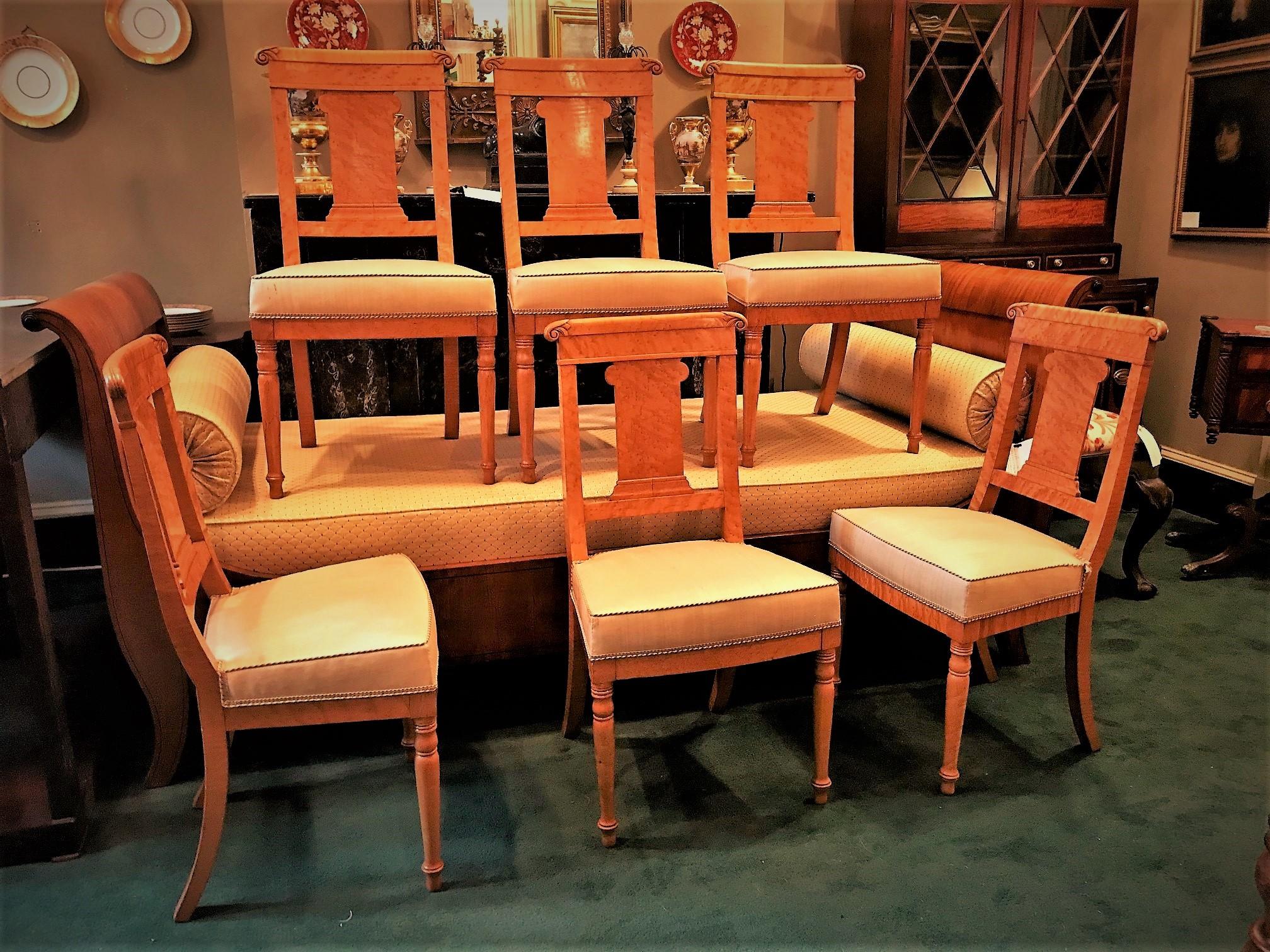 Ensemble de 6 chaises néoclassiques en érable piqué, Bruxelles, Circa : 1825 en vente 5
