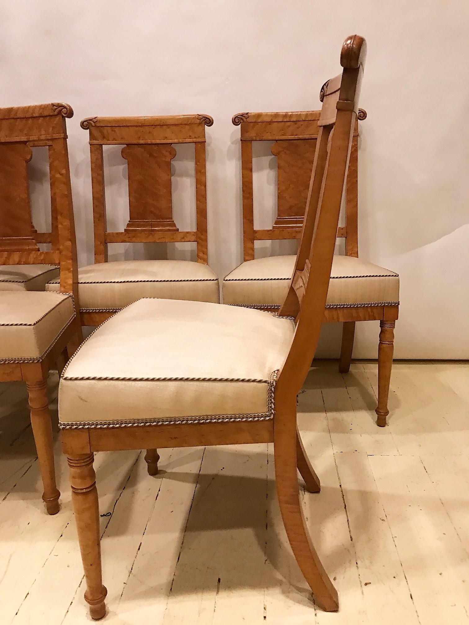 Ensemble de 6 chaises néoclassiques en érable piqué, Bruxelles, Circa : 1825 Bon état - En vente à Alexandria, VA