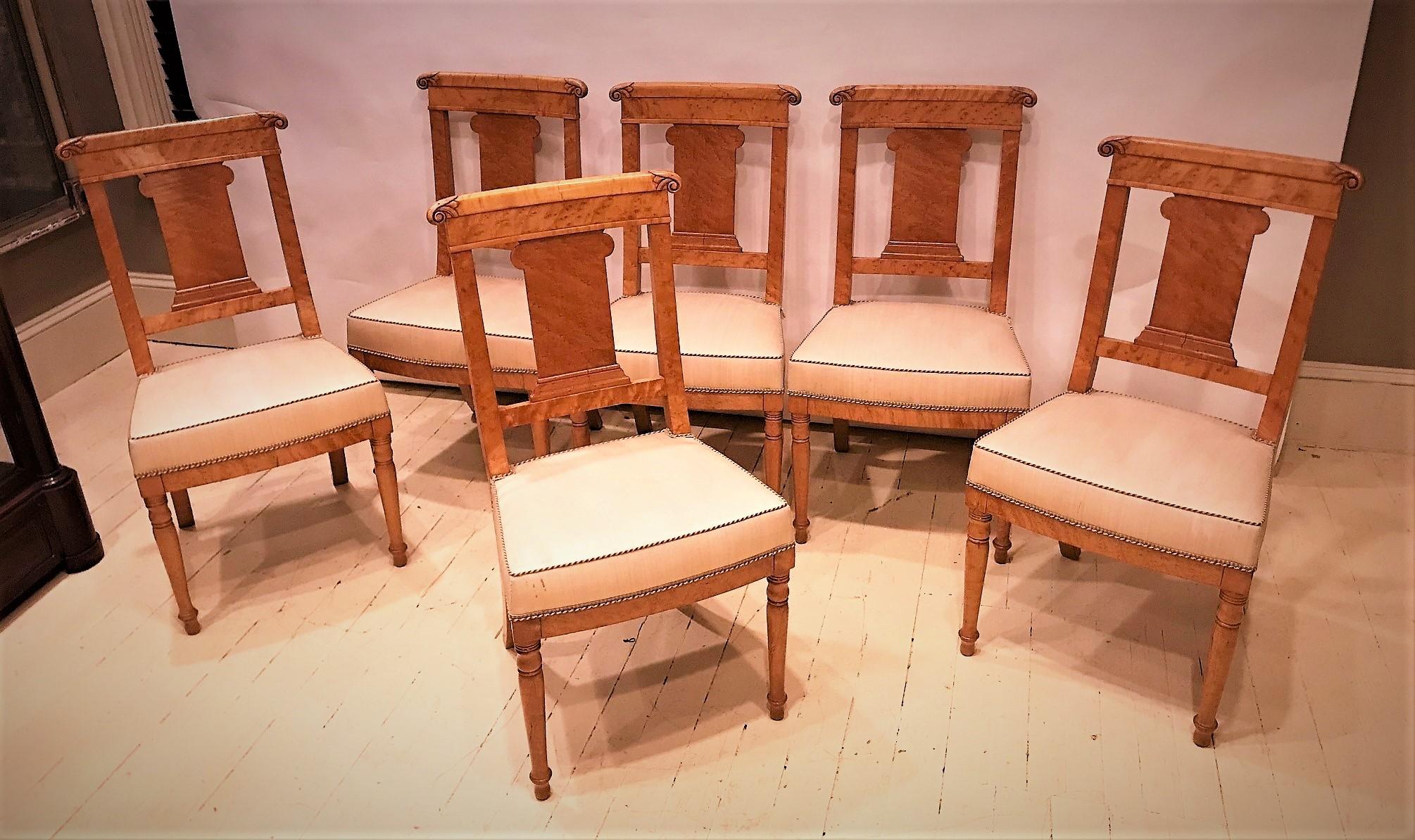 Ensemble de 6 chaises néoclassiques en érable piqué, Bruxelles, Circa : 1825 en vente 2