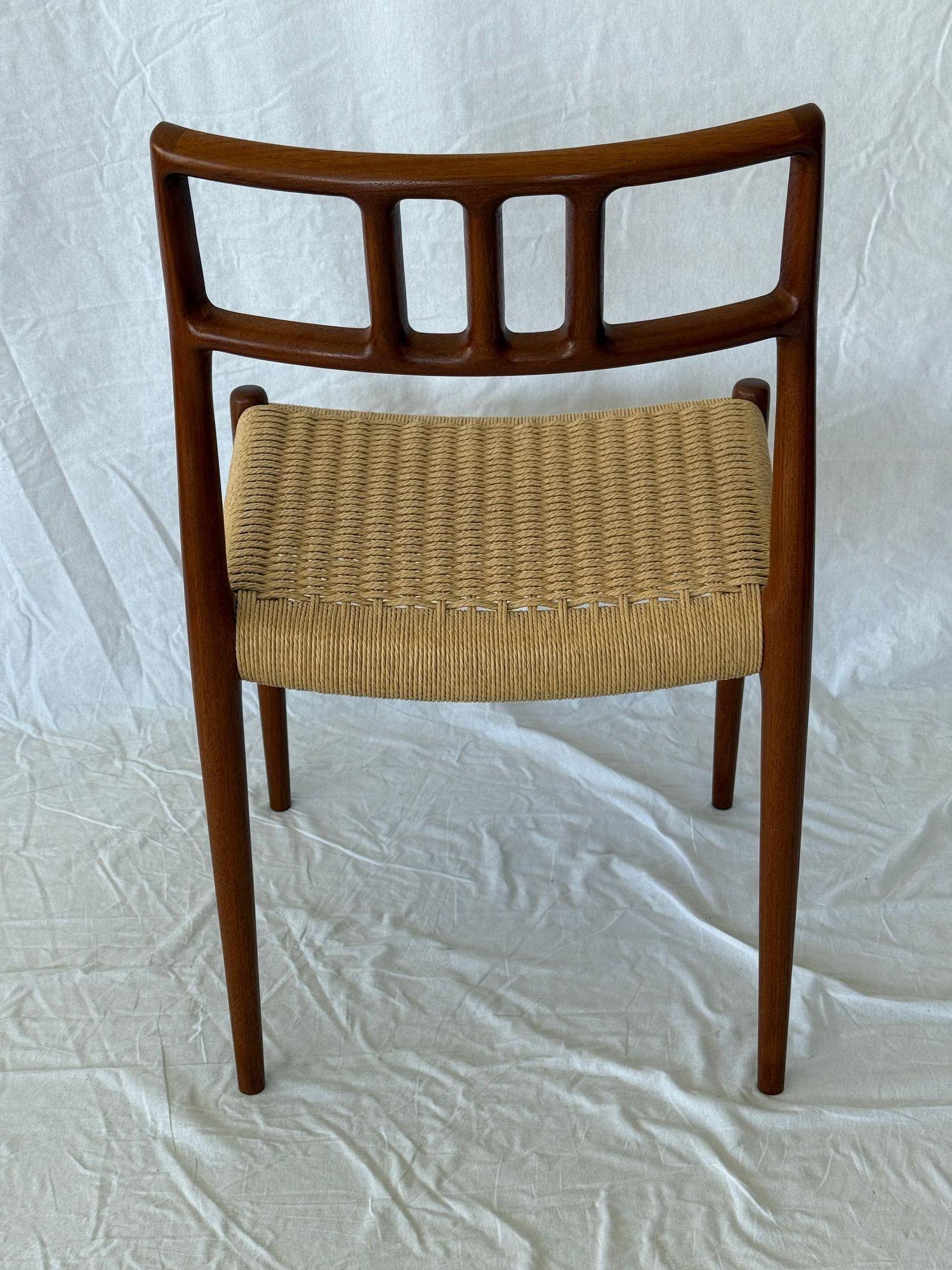 Ensemble de 6 chaises de salle à manger Model No No 79 Excellent état - En vente à Los Angeles, CA