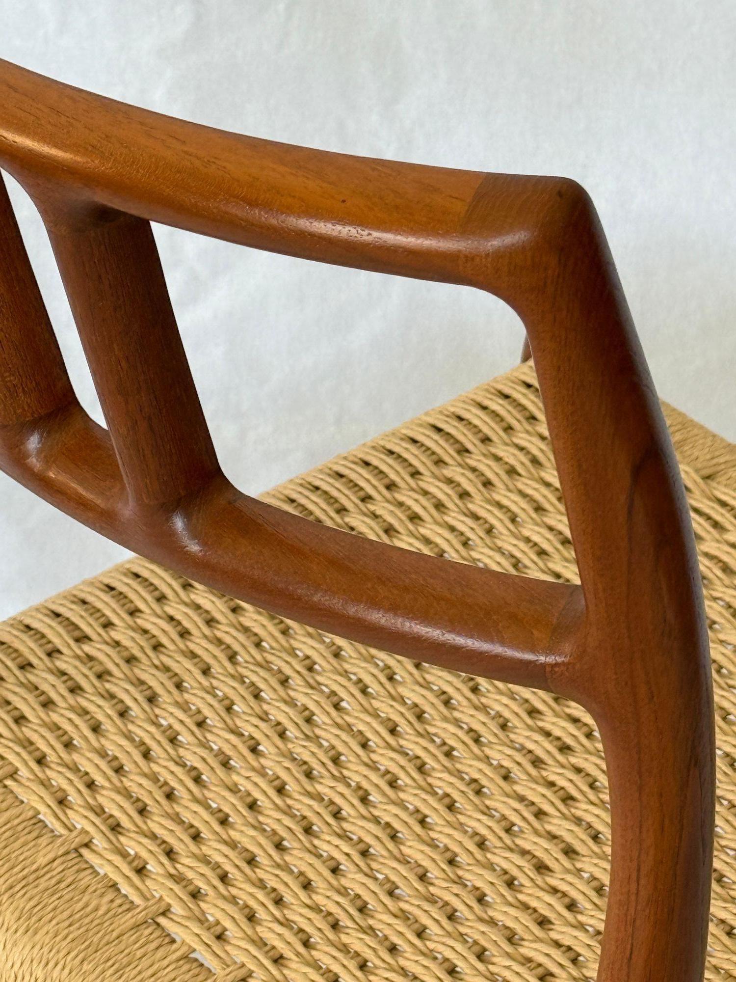 Fin du 20e siècle Ensemble de 6 chaises de salle à manger Model No No 79 en vente