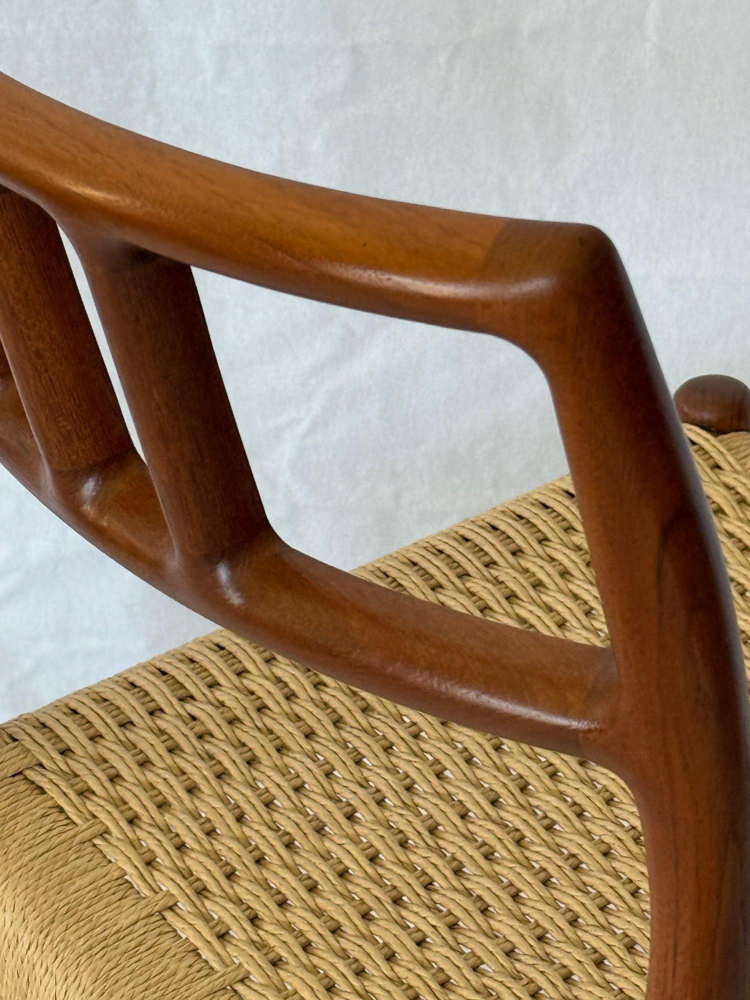 Ensemble de 6 chaises de salle à manger Model No No 79 en vente 1