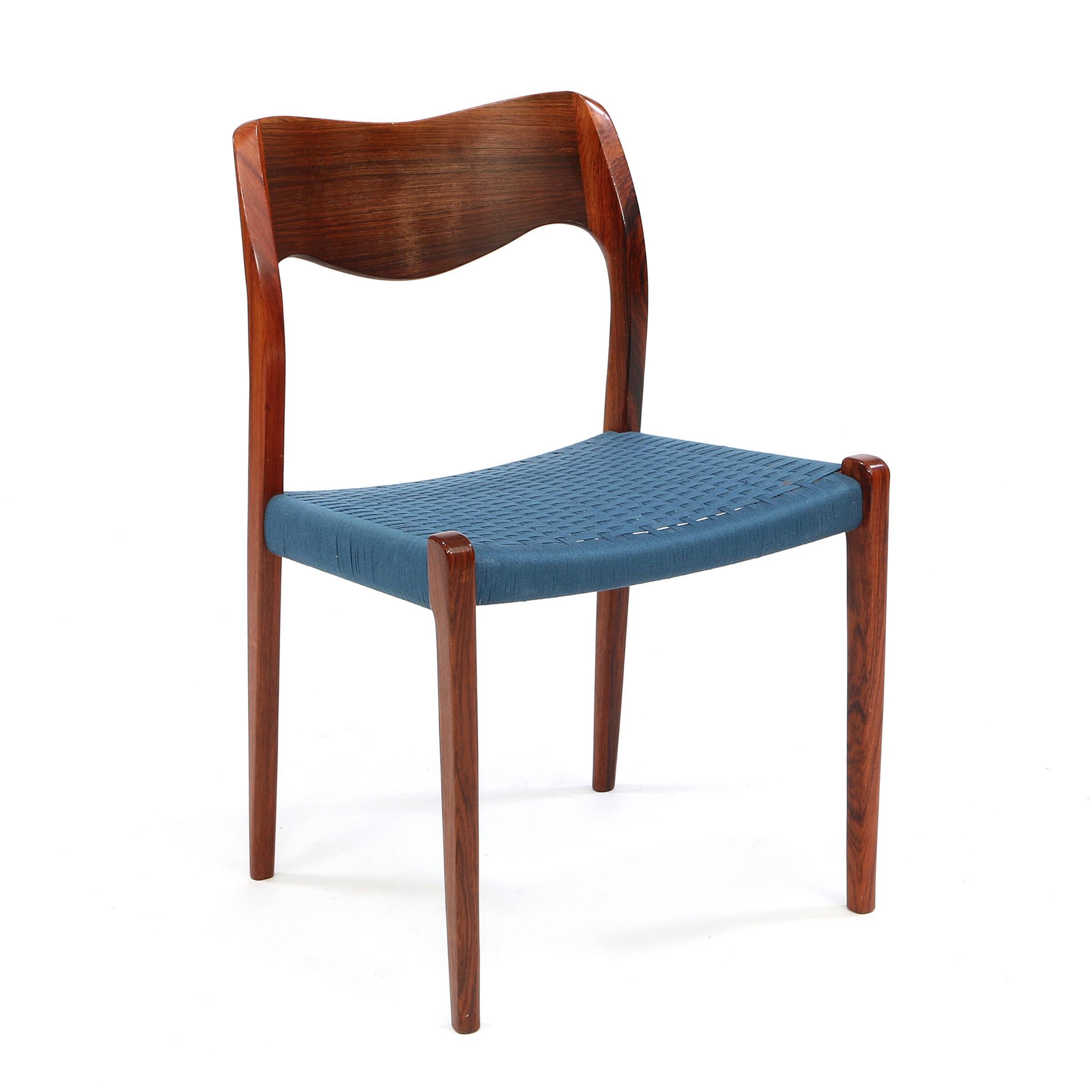 Cet ensemble de six chaises de salle à manger de Niels Otto Moller avec cordon bleu d'origine a été conçu en 1951 et fabriqué dans les années 1970. La Corde est en excellent état malgré ses 45-50 ans d'âge. Le décor a manifestement été utilisé avec