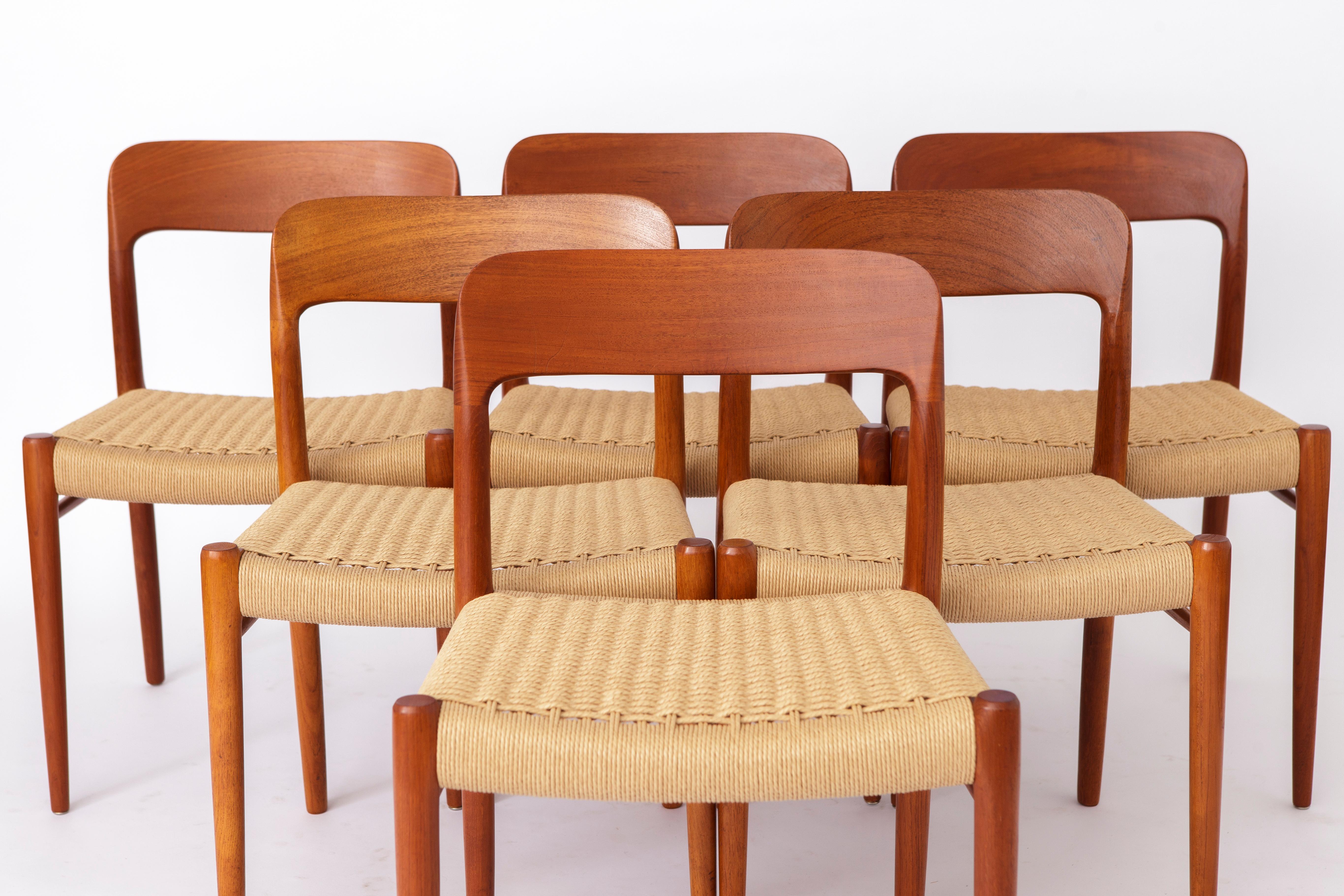 Set of 6 Niels Otto Møller Dining Chairs, Model 75 – Vintage Danish Design (1950s) 🌟

Add timeless Danish elegance to your dining space with this set of 6 Model 75 dining chairs by renowned designer Niels Otto Møller. Crafted in the 1950s, these