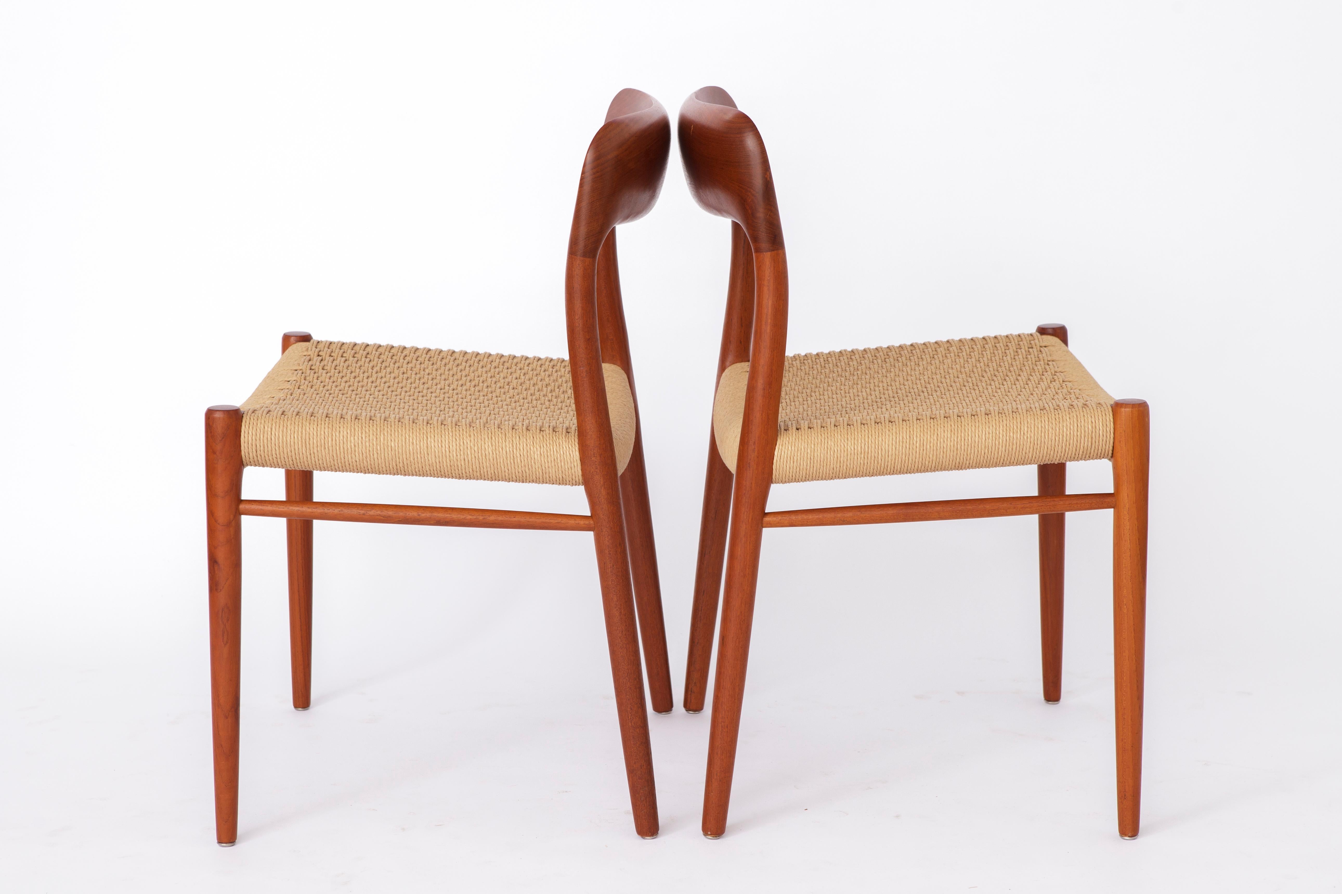 Set of 6 Niels Otto Moller Model 75 Dining Chairs, 1950s – Restored Teak & Renew mediados del siglo XX en venta