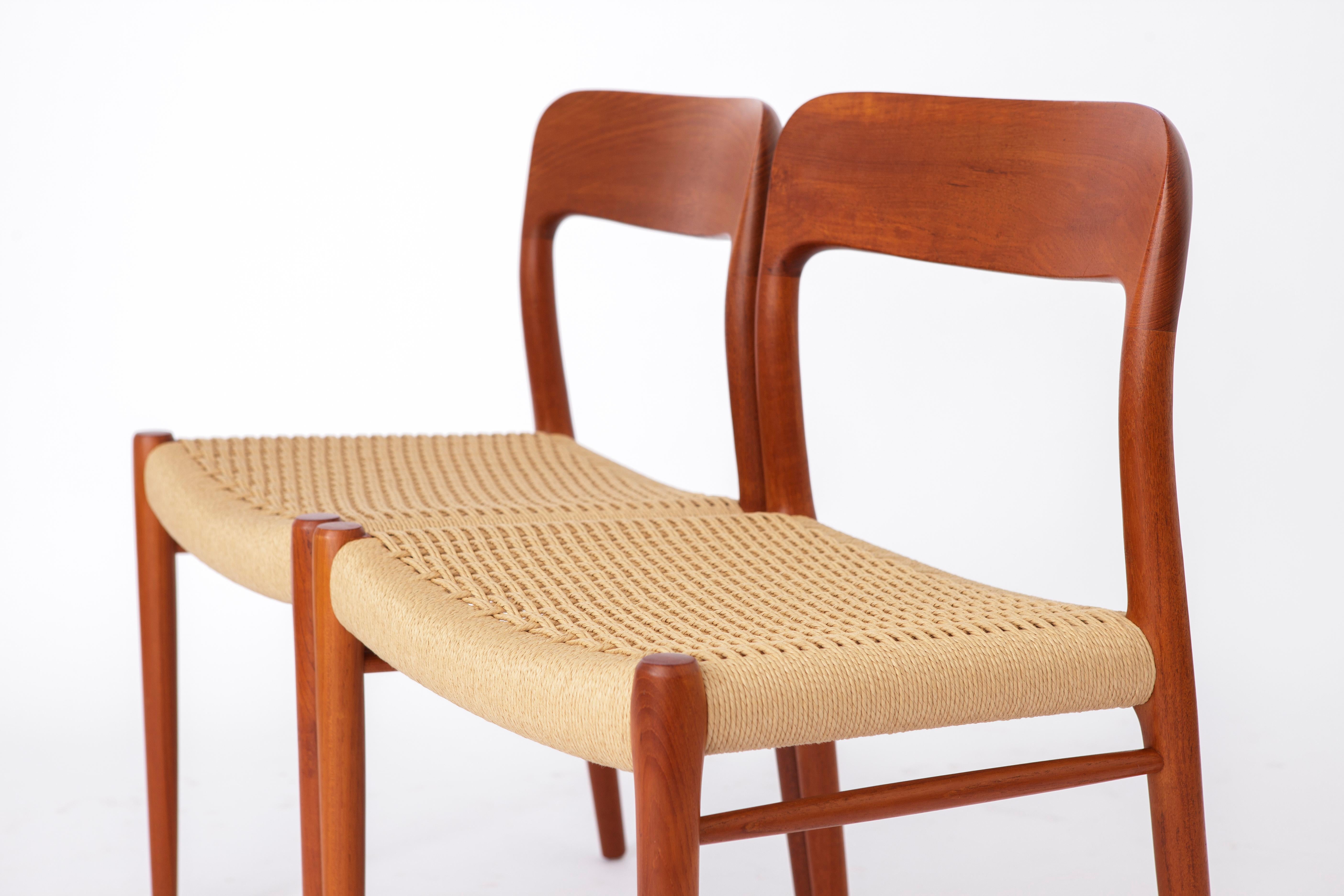 Set of 6 Niels Otto Moller Model 75 Dining Chairs, 1950s – Restored Teak & Renew en venta 1