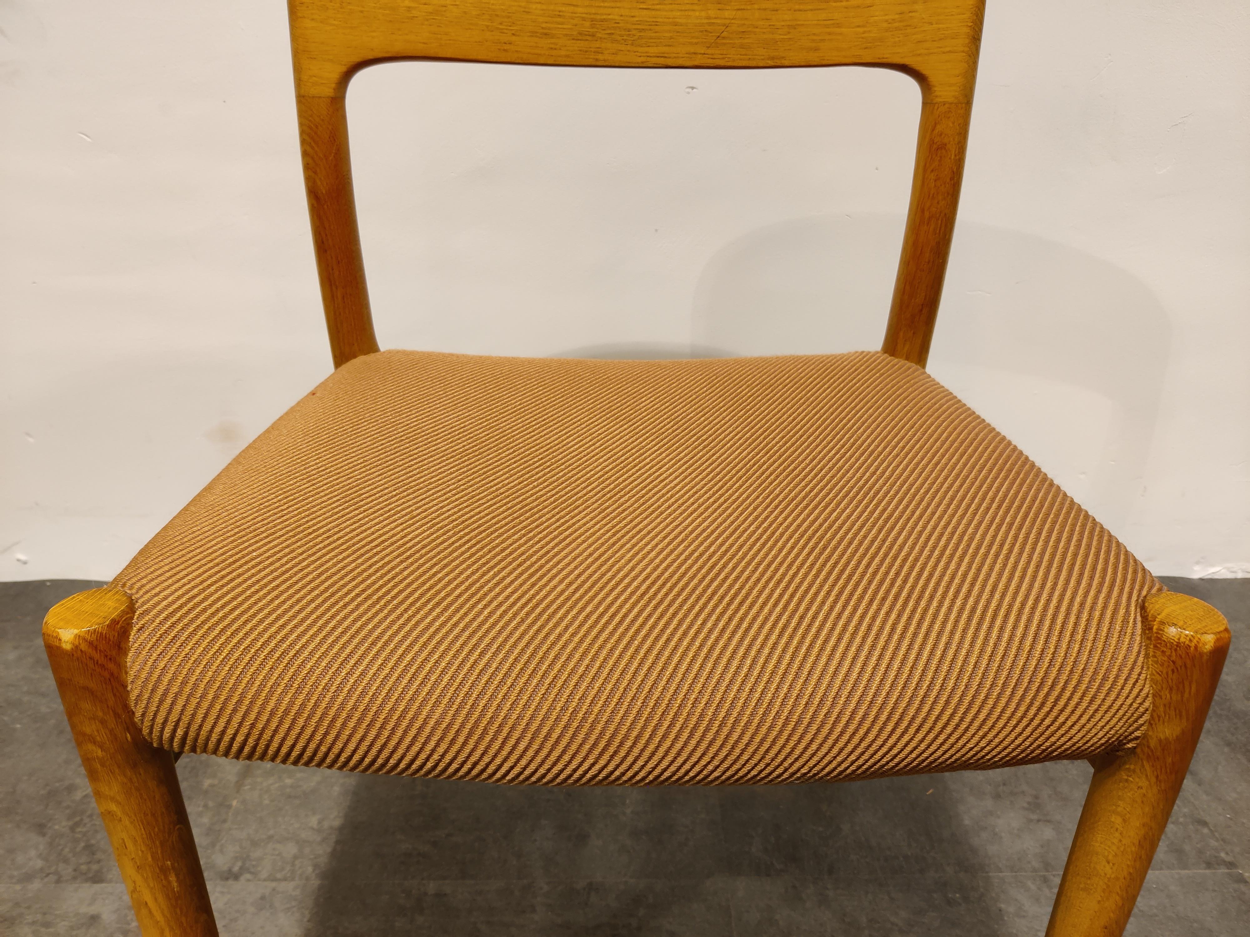 Elegantly shaped set of 6 dining chairs designed by Niels Otto Moller for JL. Mollers.

Beautiful organic shaped wooden frames with original reeded salmon pink fabric upholstery.

Good original condition.

1960s Denmark

Height: