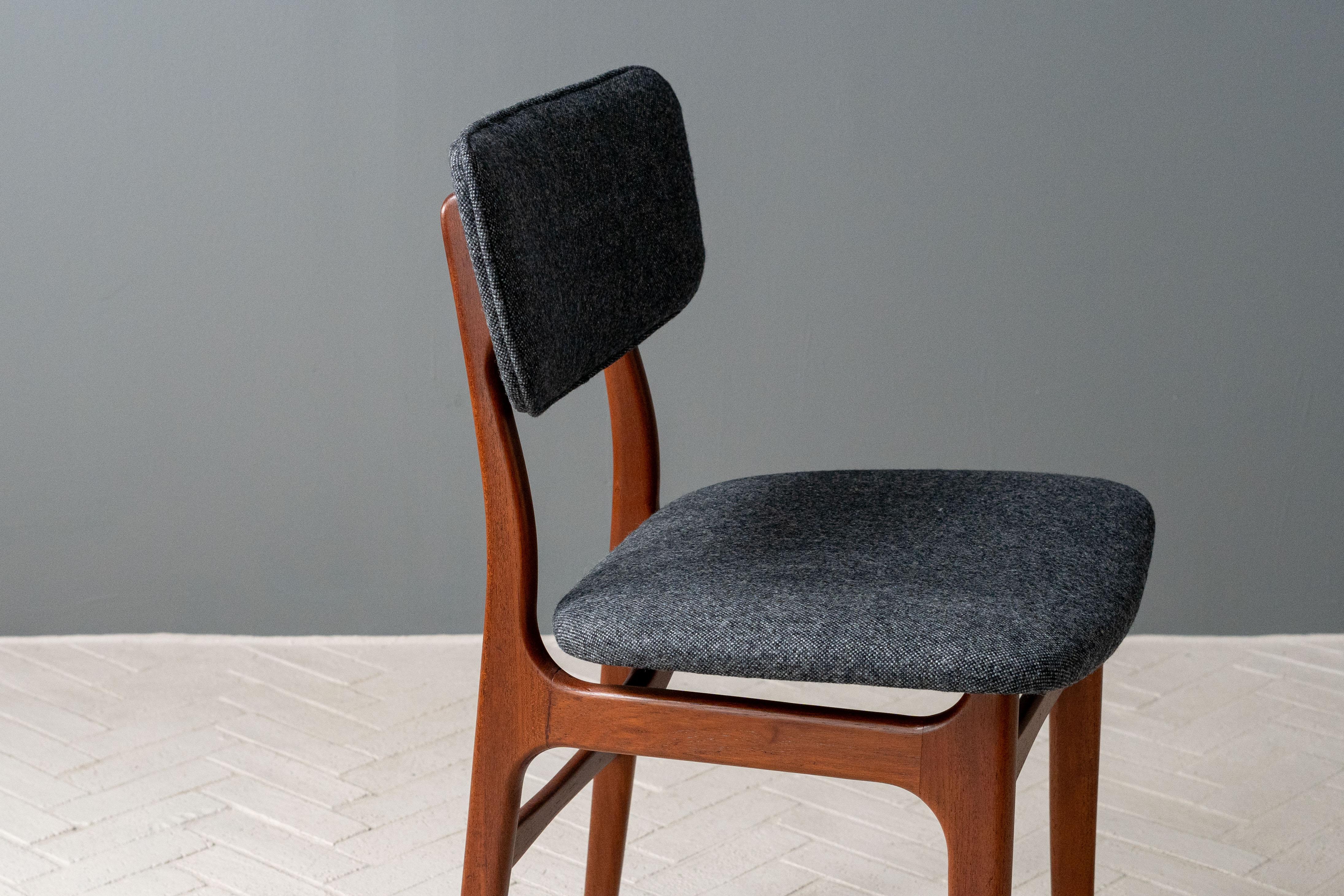 Set of 6 Niels Vodder Dining Chairs 8