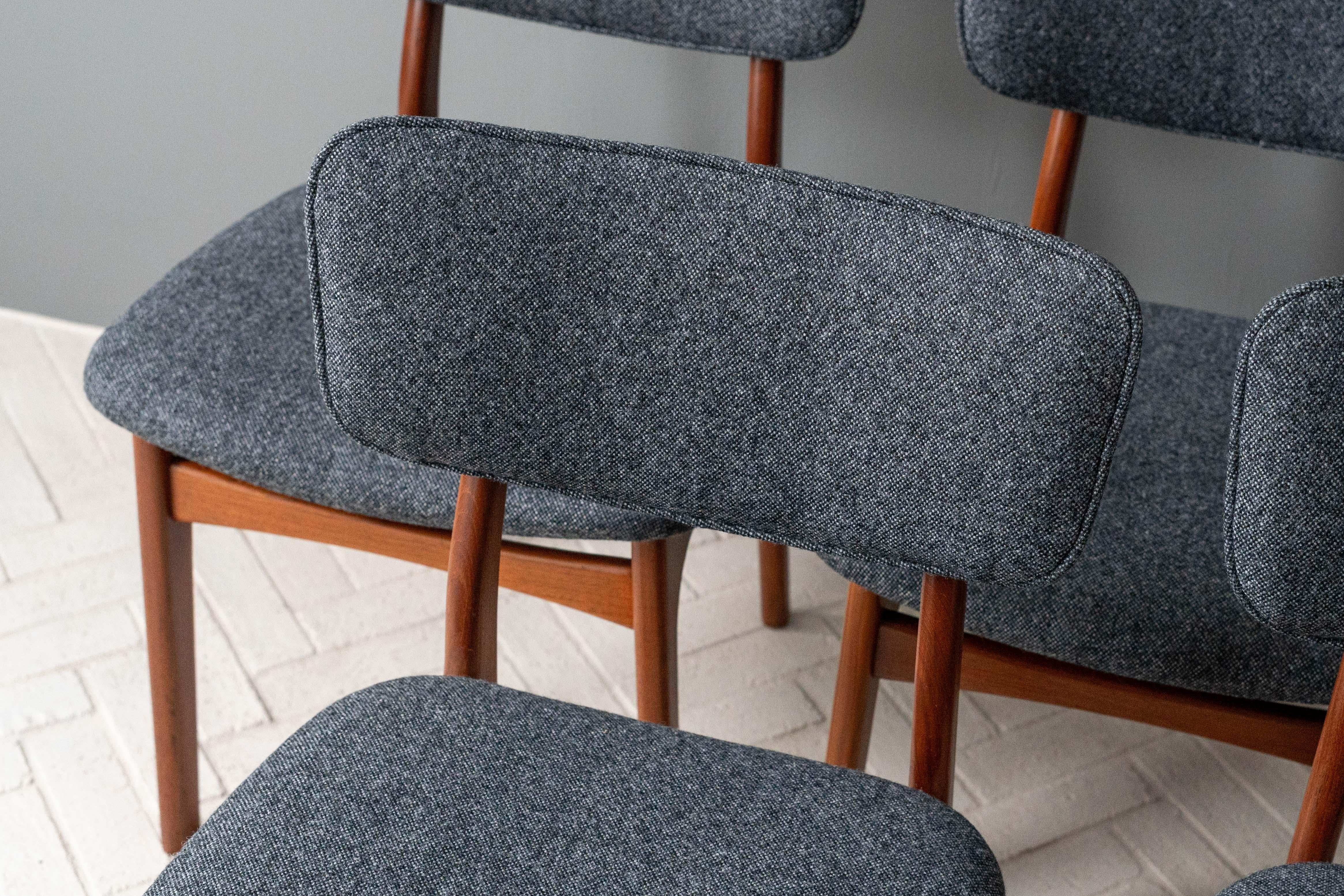 Set of 6 Niels Vodder Dining Chairs 12