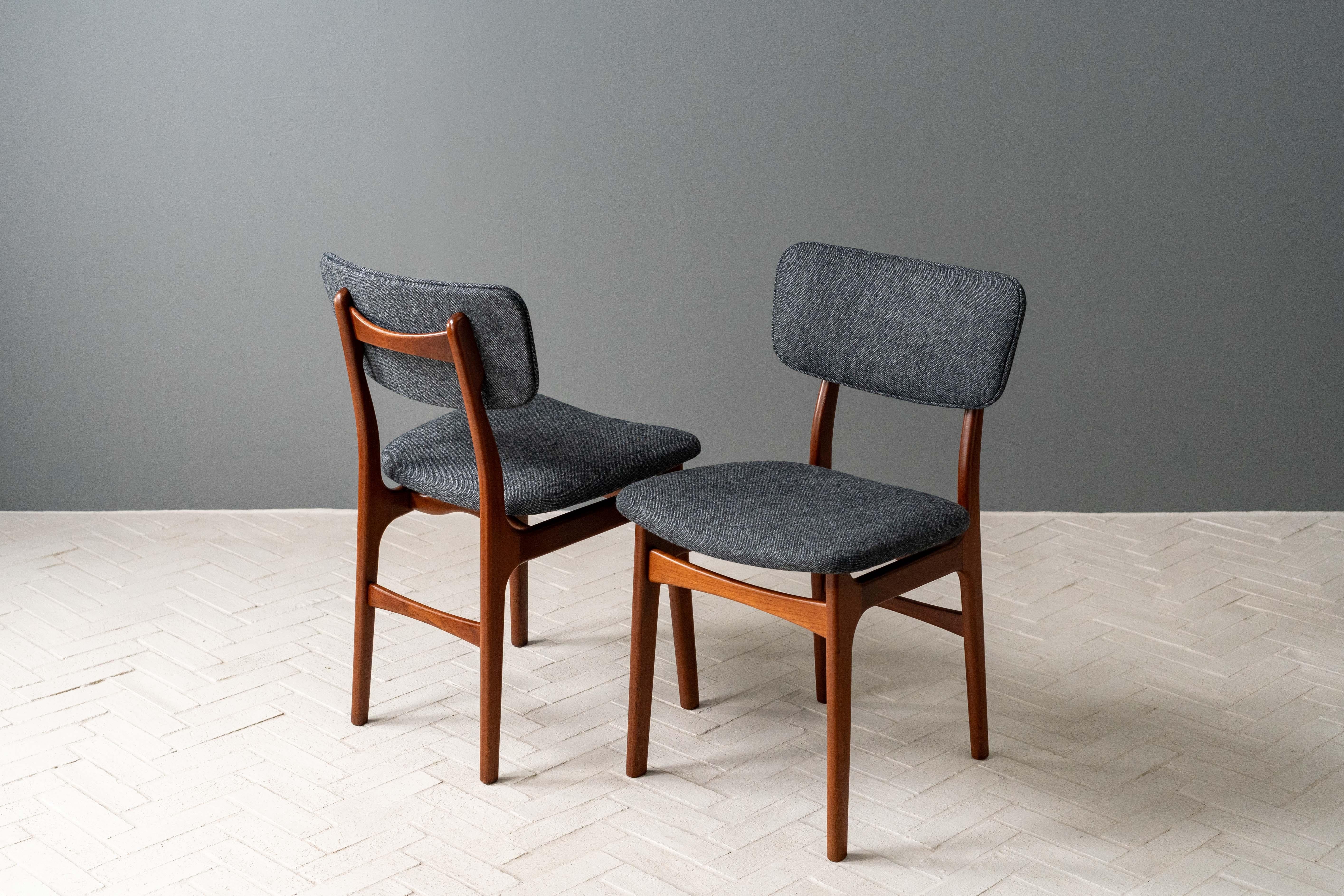 Mid-Century Modern Set of 6 Niels Vodder Dining Chairs