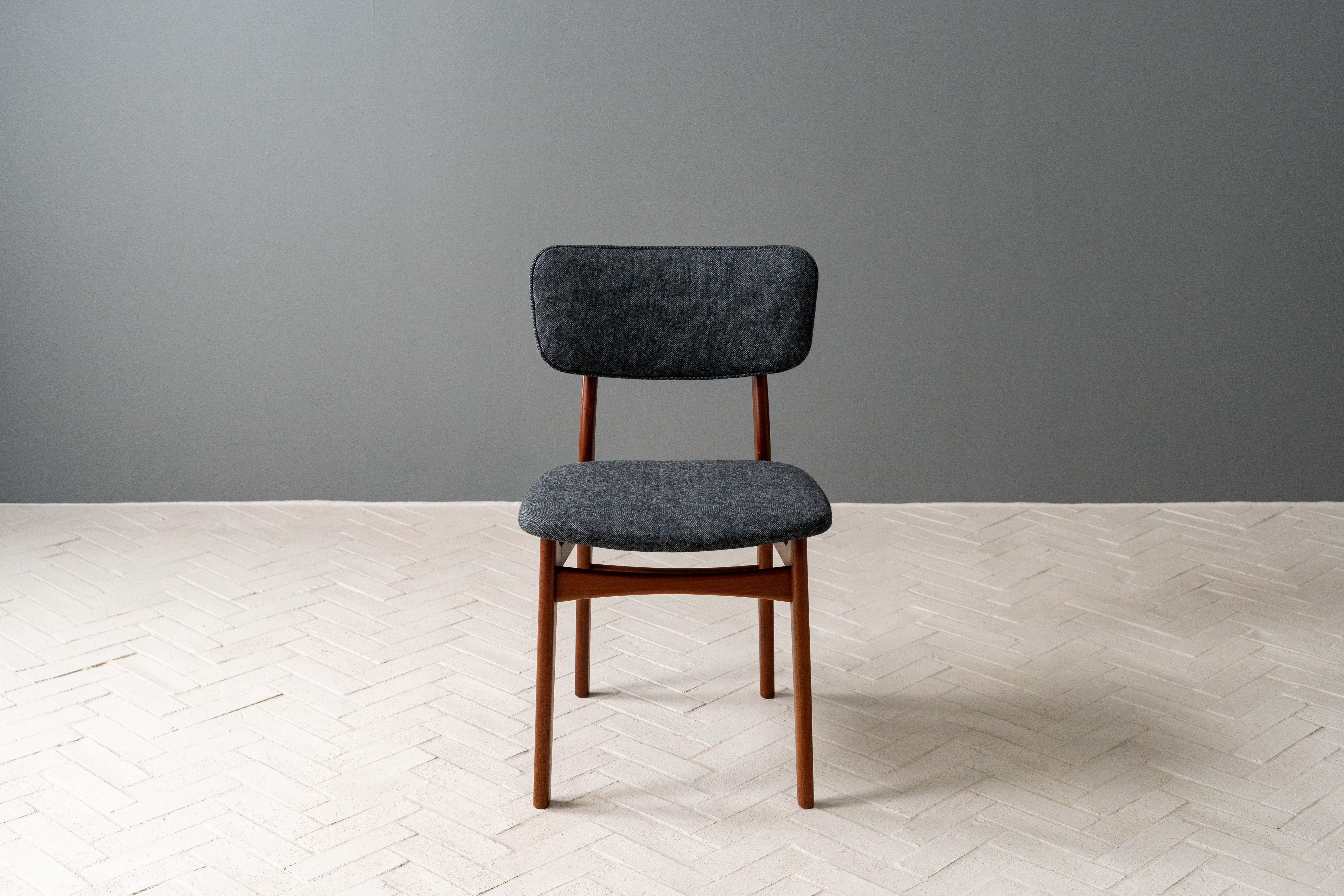 Set of 6 Niels Vodder Dining Chairs In Good Condition In Cambridge, US