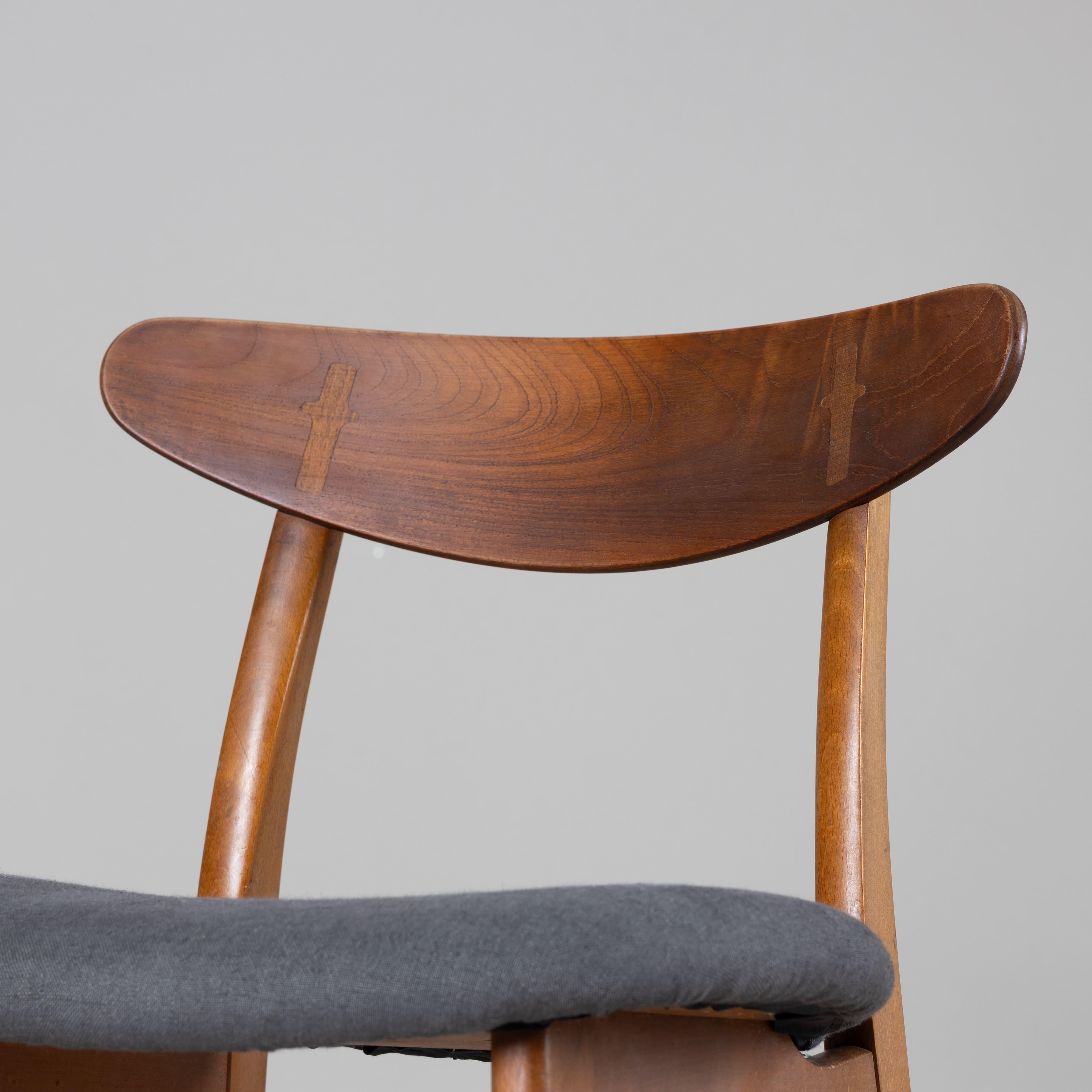 Satz von 6 nordischen Stühlen in grauem Stoff, Hans J. Wegner, 1960 im Angebot 8