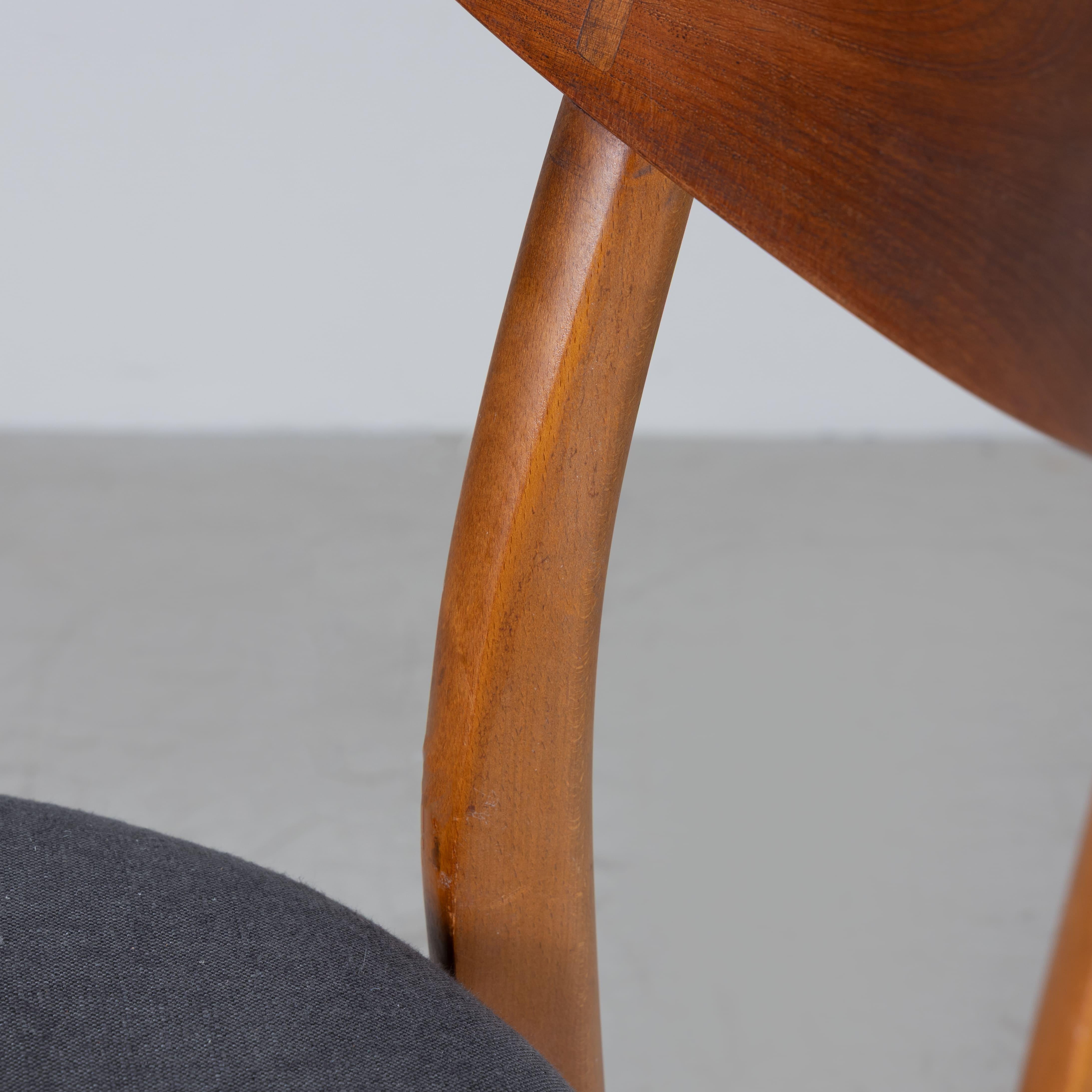 Satz von 6 nordischen Stühlen in grauem Stoff, Hans J. Wegner, 1960 im Angebot 11