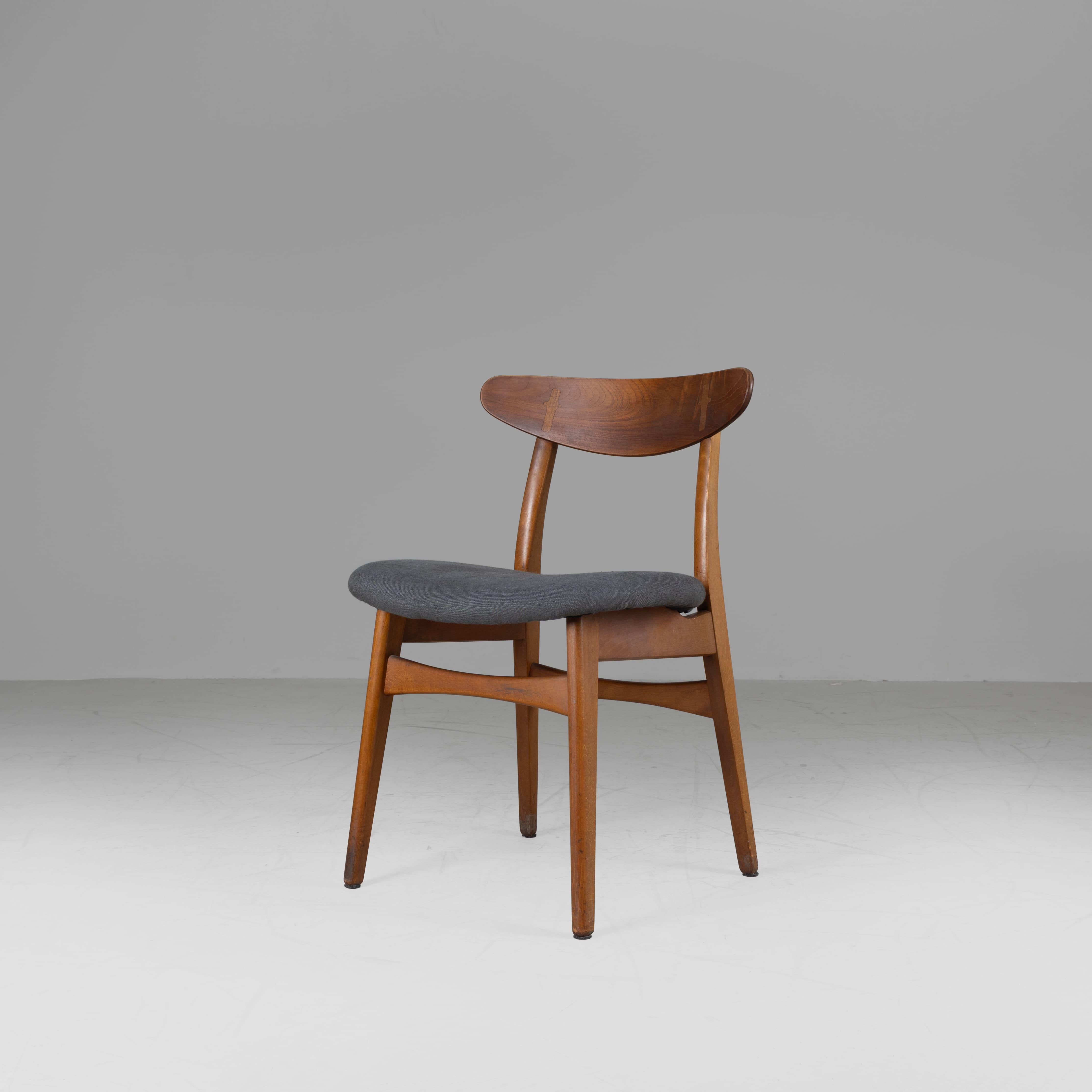 Satz von 6 nordischen Stühlen in grauem Stoff, Hans J. Wegner, 1960 (Mitte des 20. Jahrhunderts) im Angebot