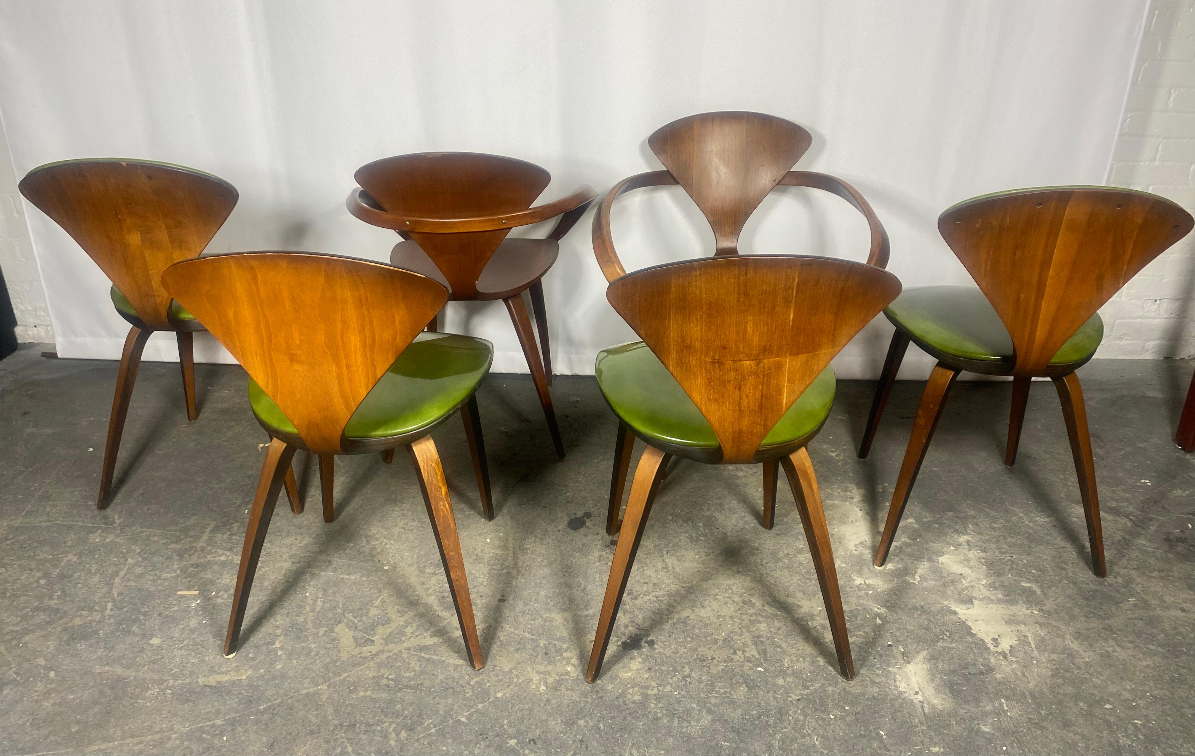 Mid-Century Modern Set of 6 Norman Cherner Dining Chairs, Made by Plycraft, USA, 1963. 2 Arm Chairs For Sale