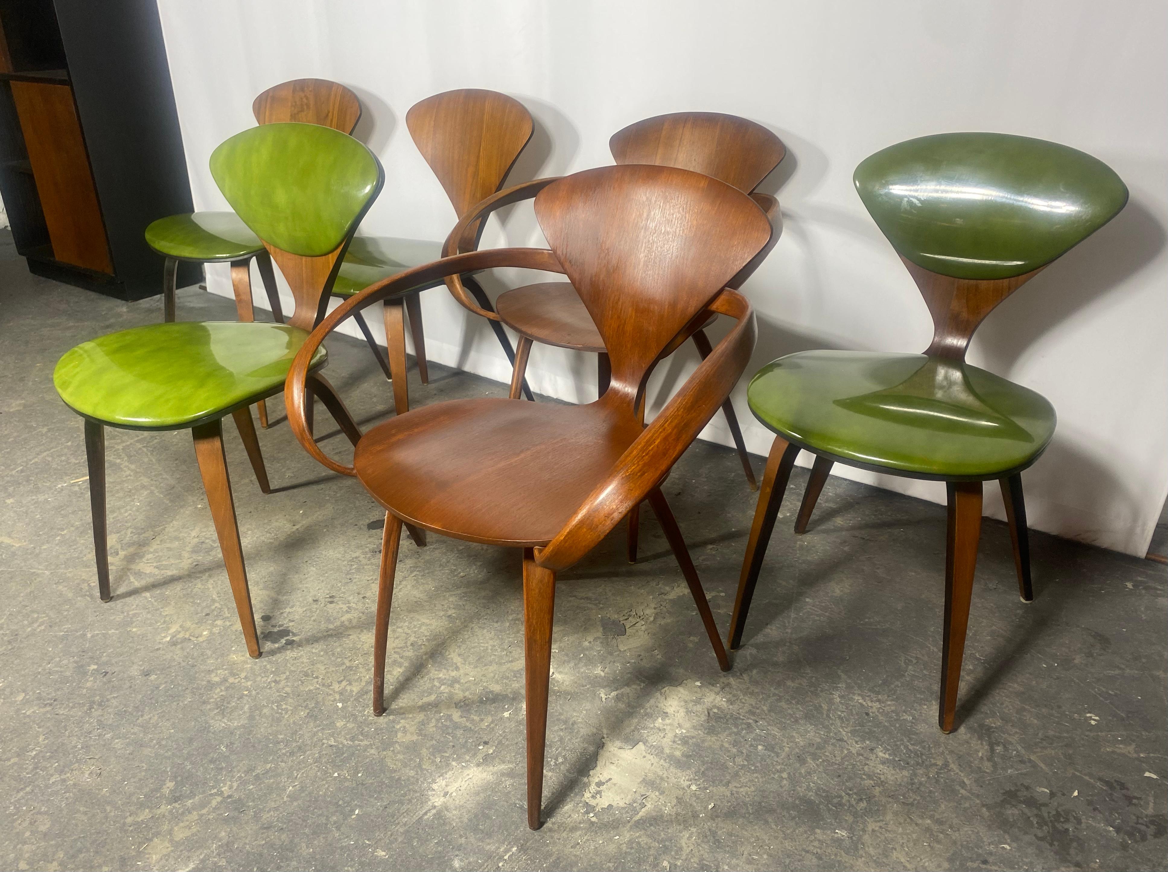 Set of 6 Norman Cherner Dining Chairs, Made by Plycraft, USA, 1963. 2 Arm Chairs In Good Condition For Sale In Buffalo, NY