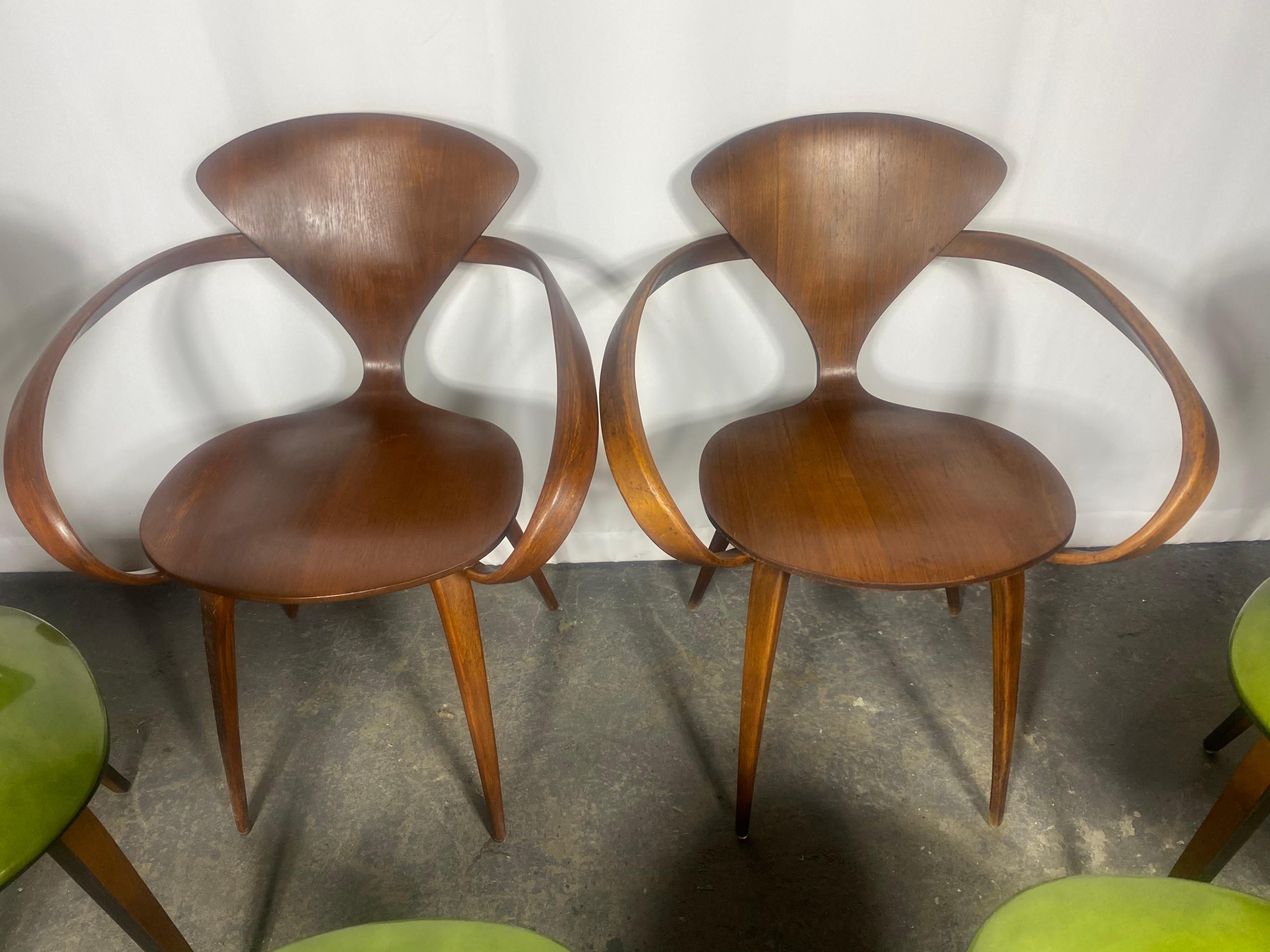 Cuir verni Ensemble de 6 chaises de salle à manger Norman Cherner, fabriquées par Plycraft, USA, 1963. 2 fauteuils en vente