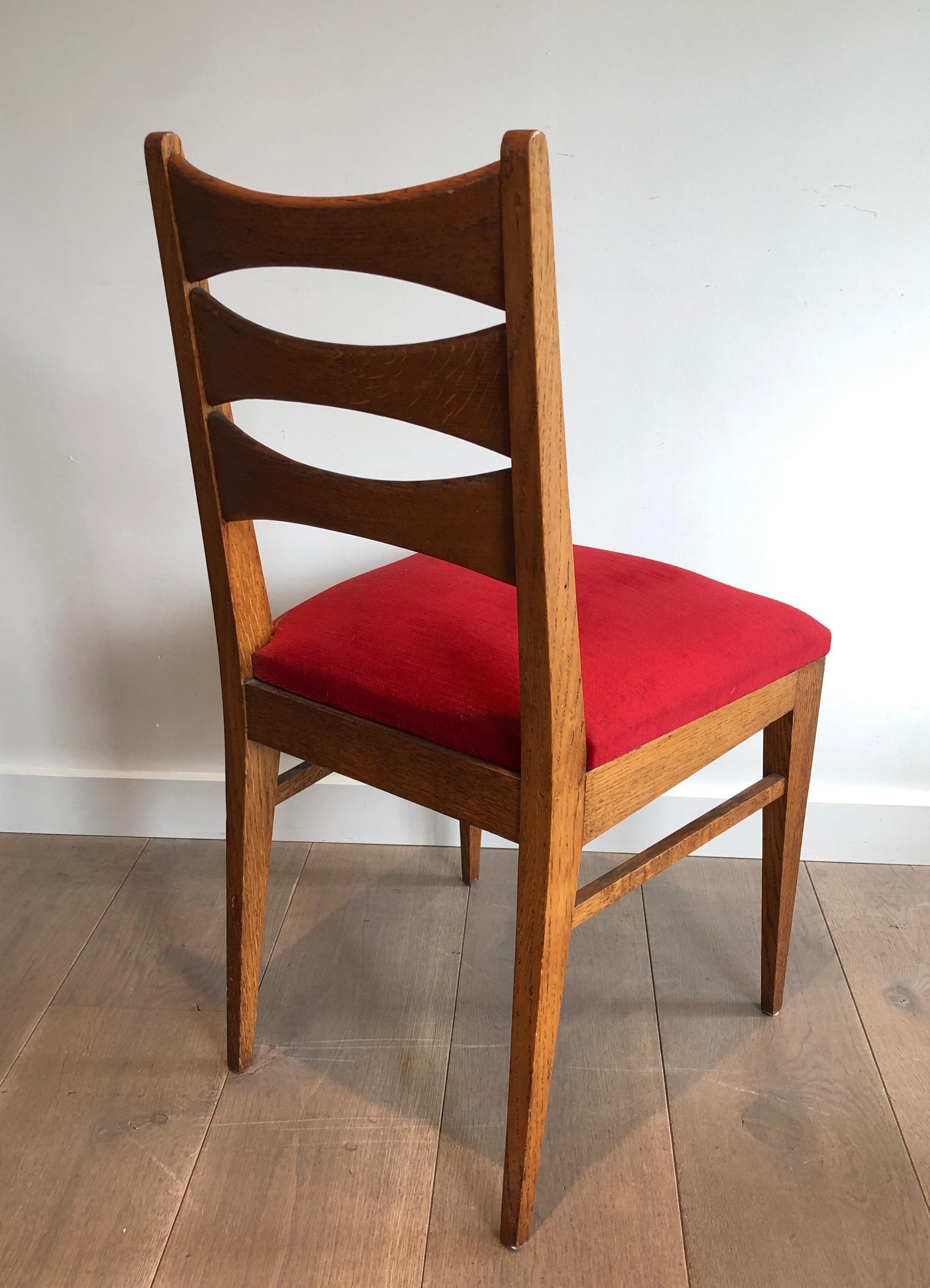 Set of 6 Oak and Red Velvet Chairs. French Work, Circa 1950 In Good Condition For Sale In Marcq-en-Barœul, Hauts-de-France