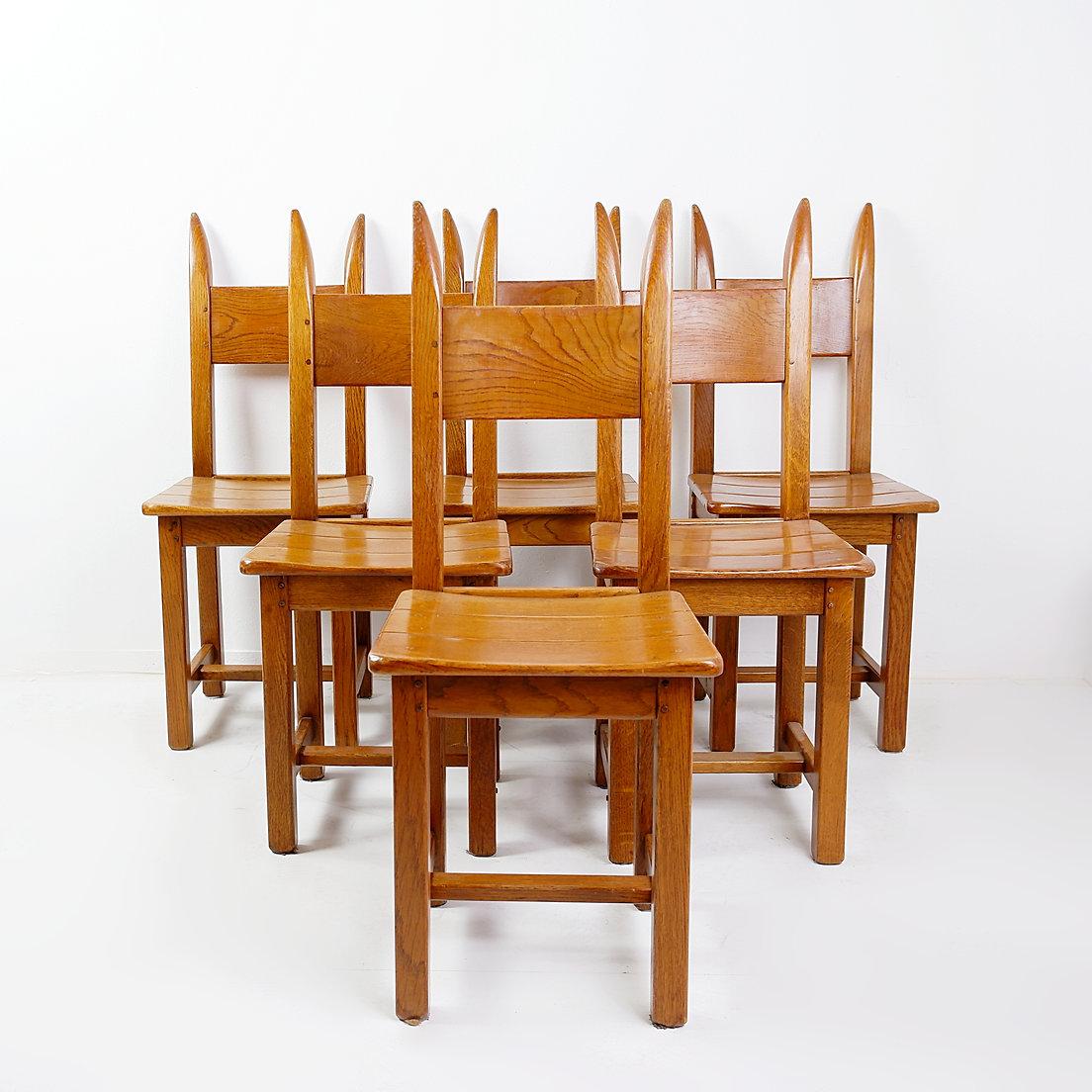 Set of 6 Oak Brutalist Chairs - 1970s
Set of 6 chairs
Measures : 40cmx36cm H:95cm HS:46cm 
Materail : Oak
Set of 6 brustalist chairs, very nice for a warm and cozy feel with a design touch.