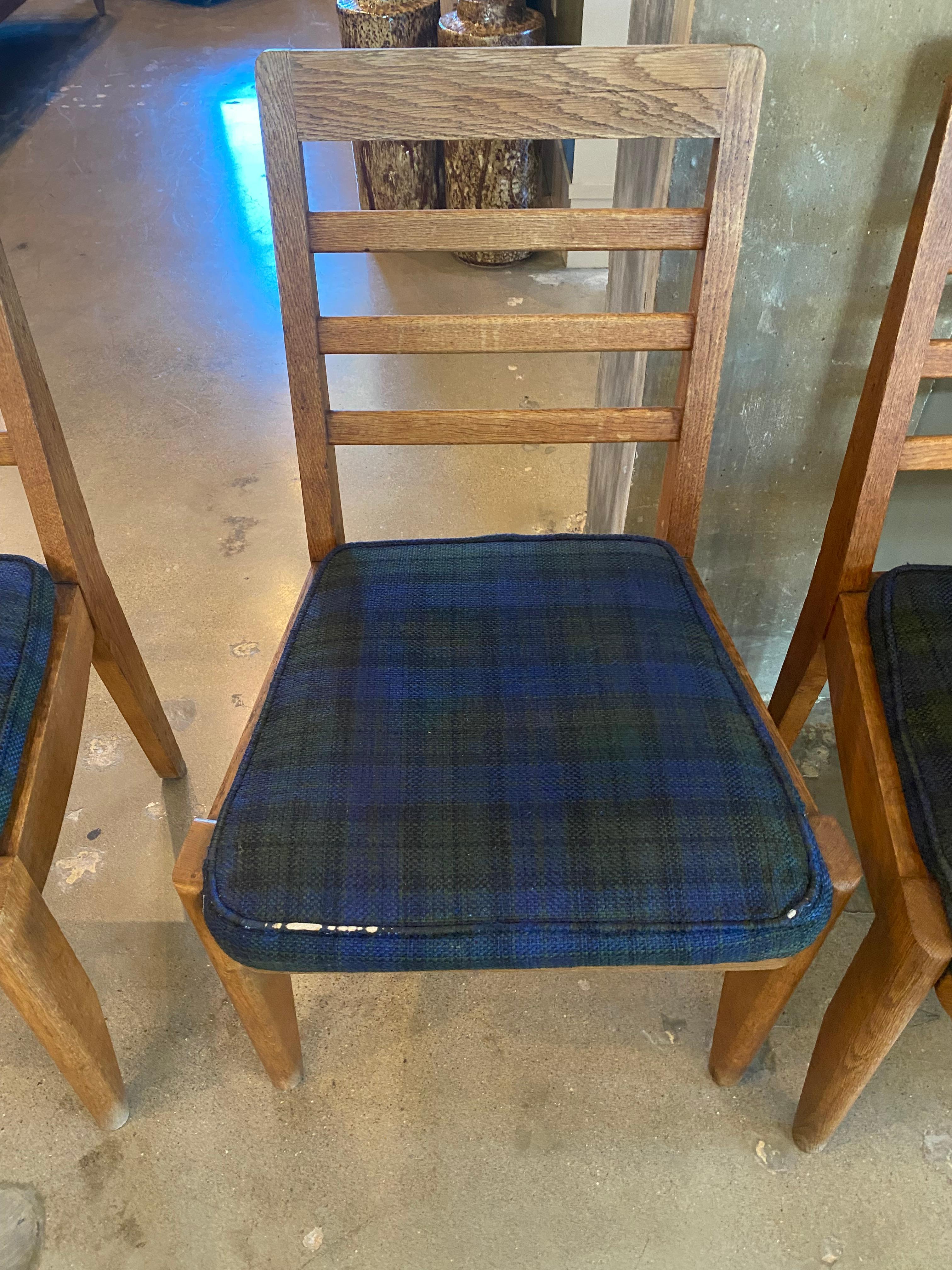 Ensemble de 6 chaises en chêne de Guillerme & Chambron, France, années 1950 en vente 3