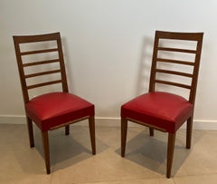 Ensemble de 6 chaises en Oak avec 4 sièges en similicuir. Travail français. Circa 1940