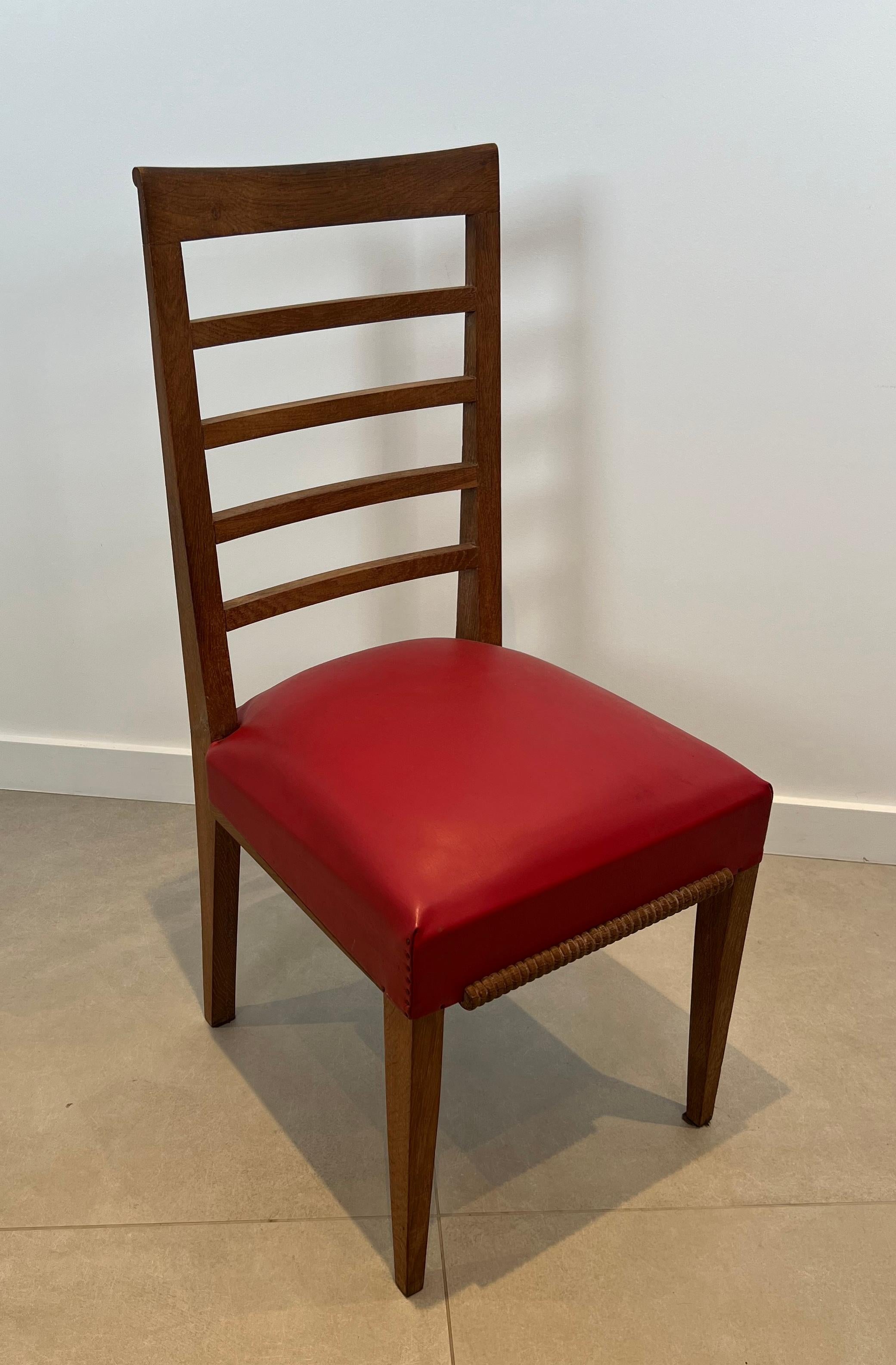 Ensemble de 6 chaises en Oak avec 4 sièges en similicuir. Travail français. Circa 1940 Bon état - En vente à Marcq-en-Barœul, Hauts-de-France