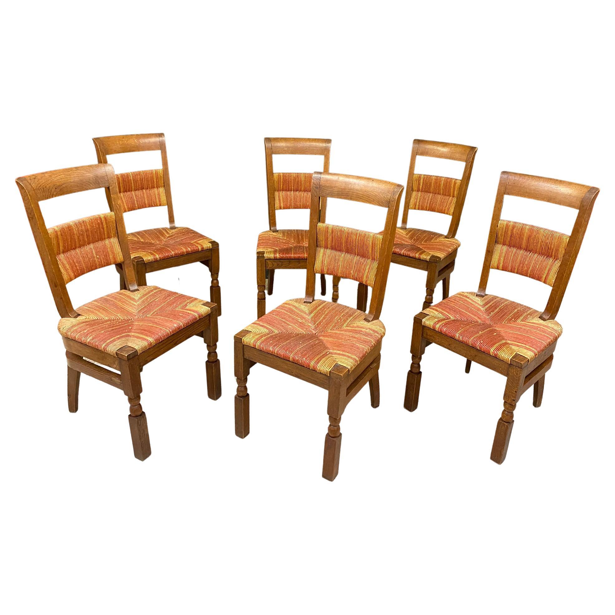 Ensemble de 6 chaises en chêne à haut dossier, vers 1950, dans le style de Charles Dudouyt 