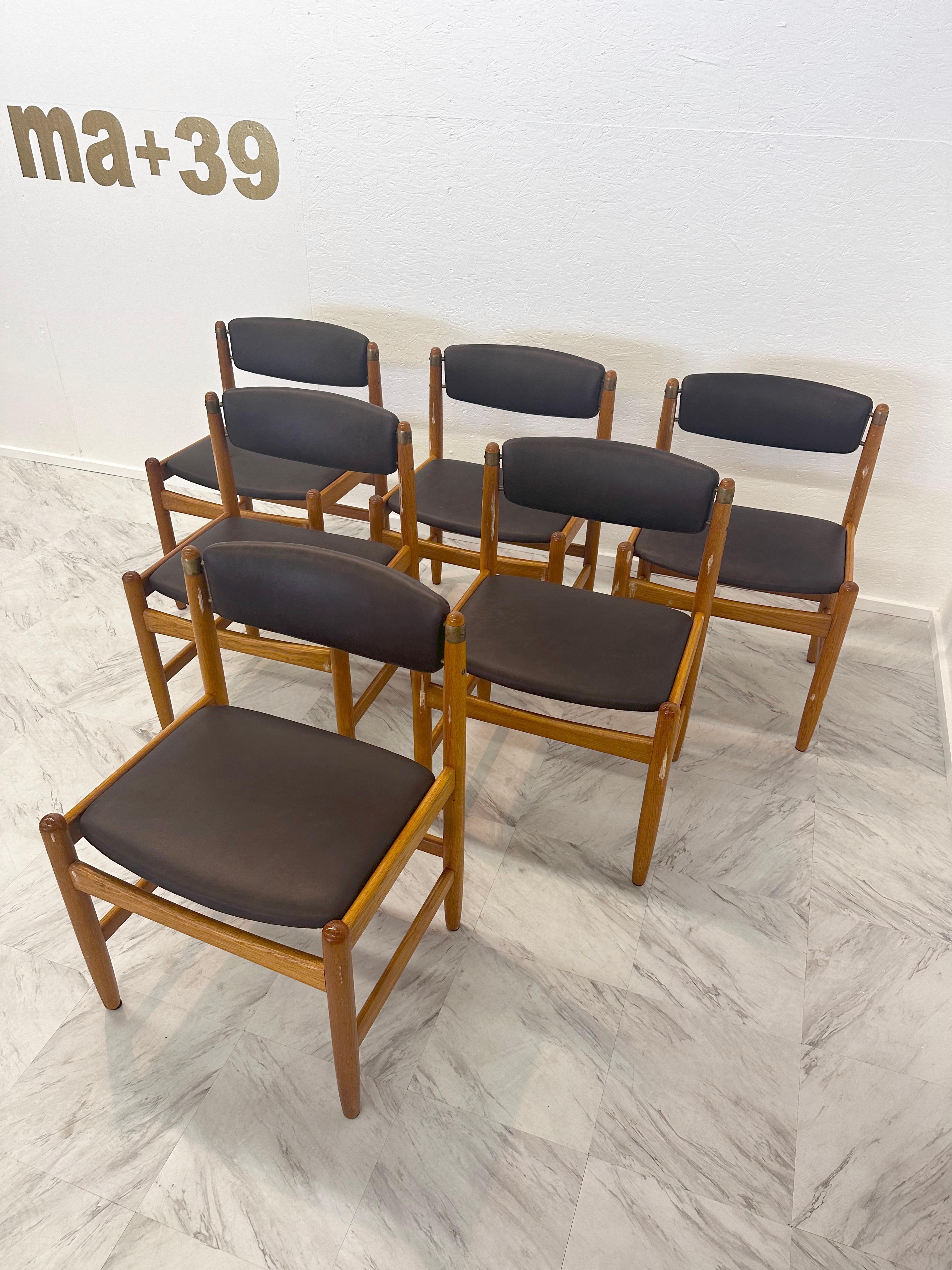 This set of 6 Model 537 Oresund chairs was designed by Borge Mogensen for Karl Andersson & Söner. It has been in production since 1955. These chairs stem from the first production period. The design was inspired by American Shaker furniture. It is