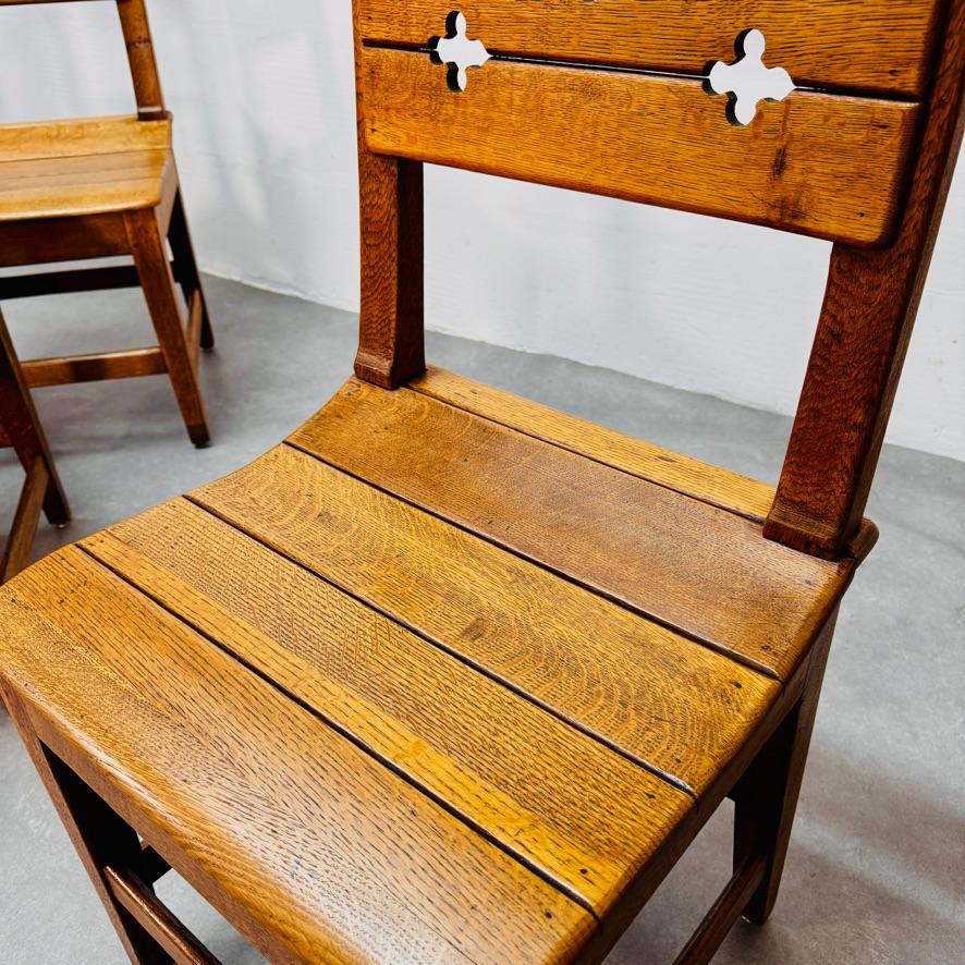 6 Esszimmerstühle aus Eiche Folk Art Brutalist. (Französisch) im Angebot