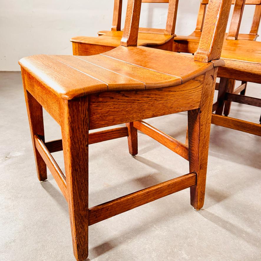 6 Esszimmerstühle aus Eiche Folk Art Brutalist. (Mitte des 20. Jahrhunderts) im Angebot