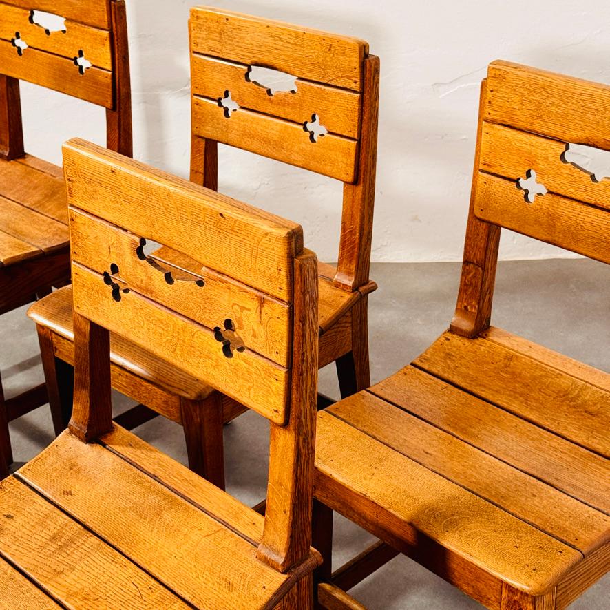 6 Esszimmerstühle aus Eiche Folk Art Brutalist. im Angebot 2