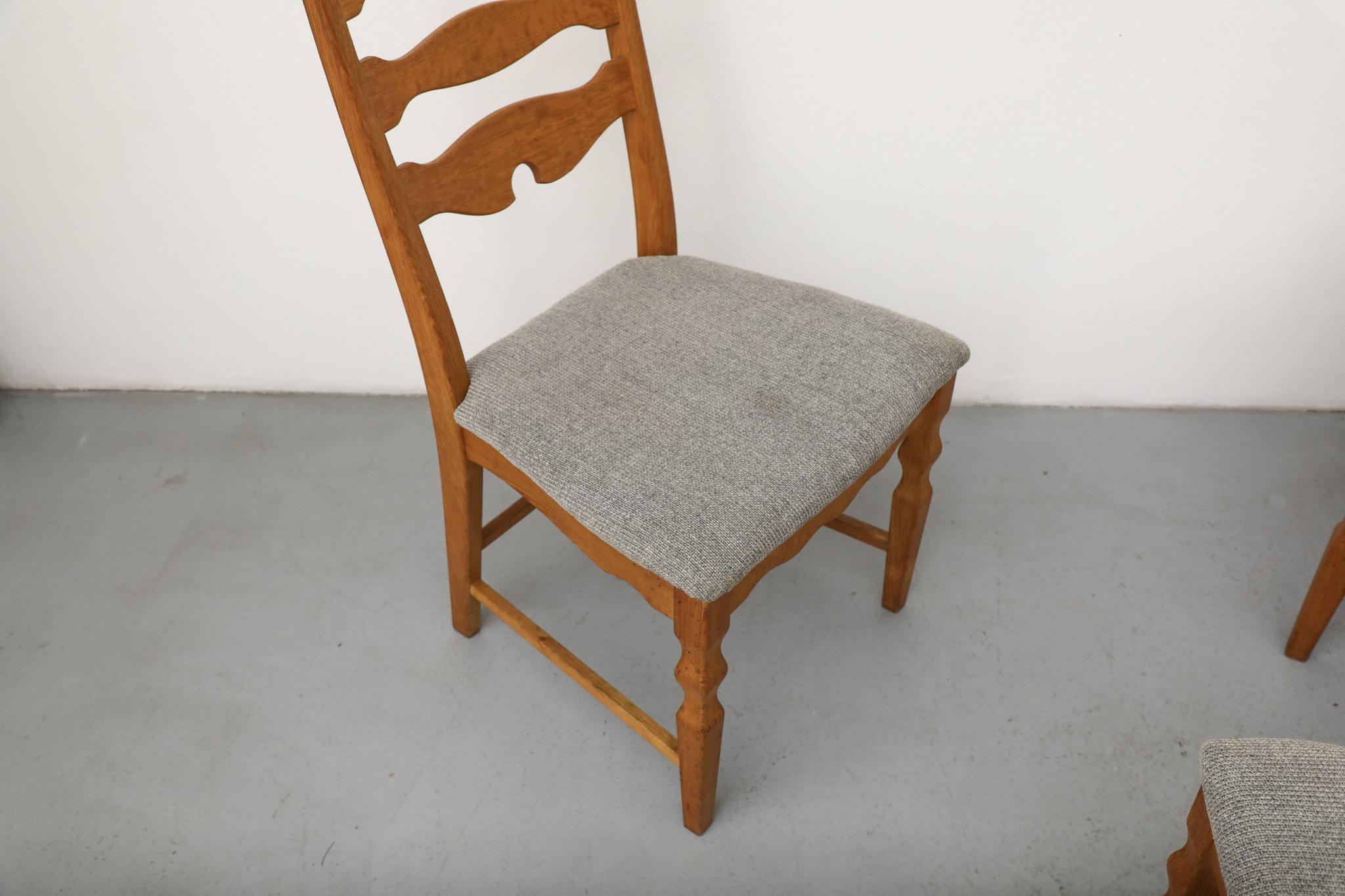 Ensemble de 6 chaises de salle à manger en Oak Oak à dossier rasoir par Henning Kjaernulf en vente 3