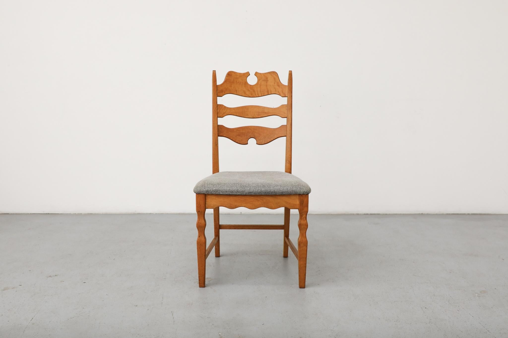 Mid-Century Modern Ensemble de 6 chaises de salle à manger en Oak Oak à dossier rasoir par Henning Kjaernulf en vente