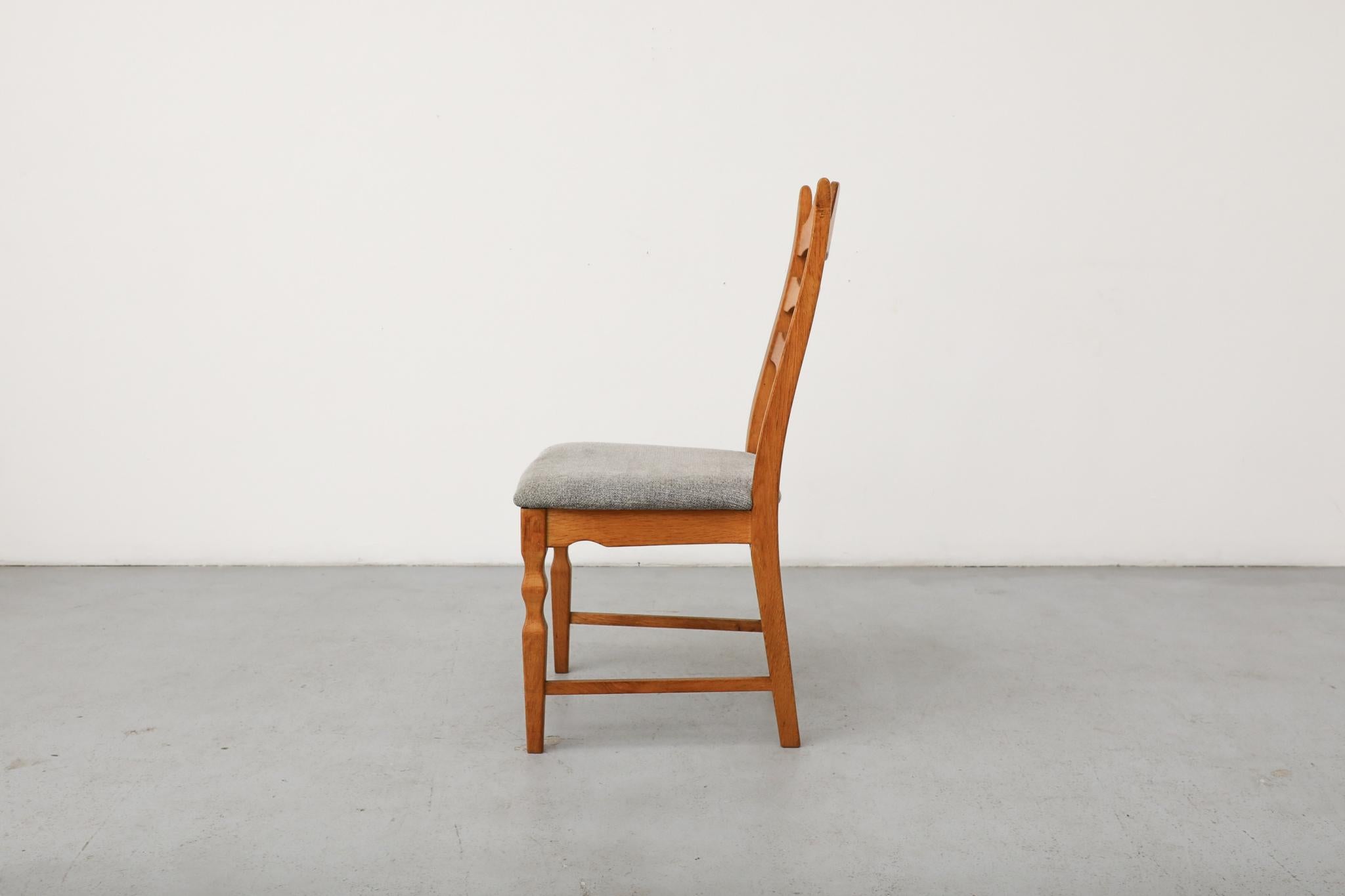 Sculpté Ensemble de 6 chaises de salle à manger en Oak Oak à dossier rasoir par Henning Kjaernulf en vente
