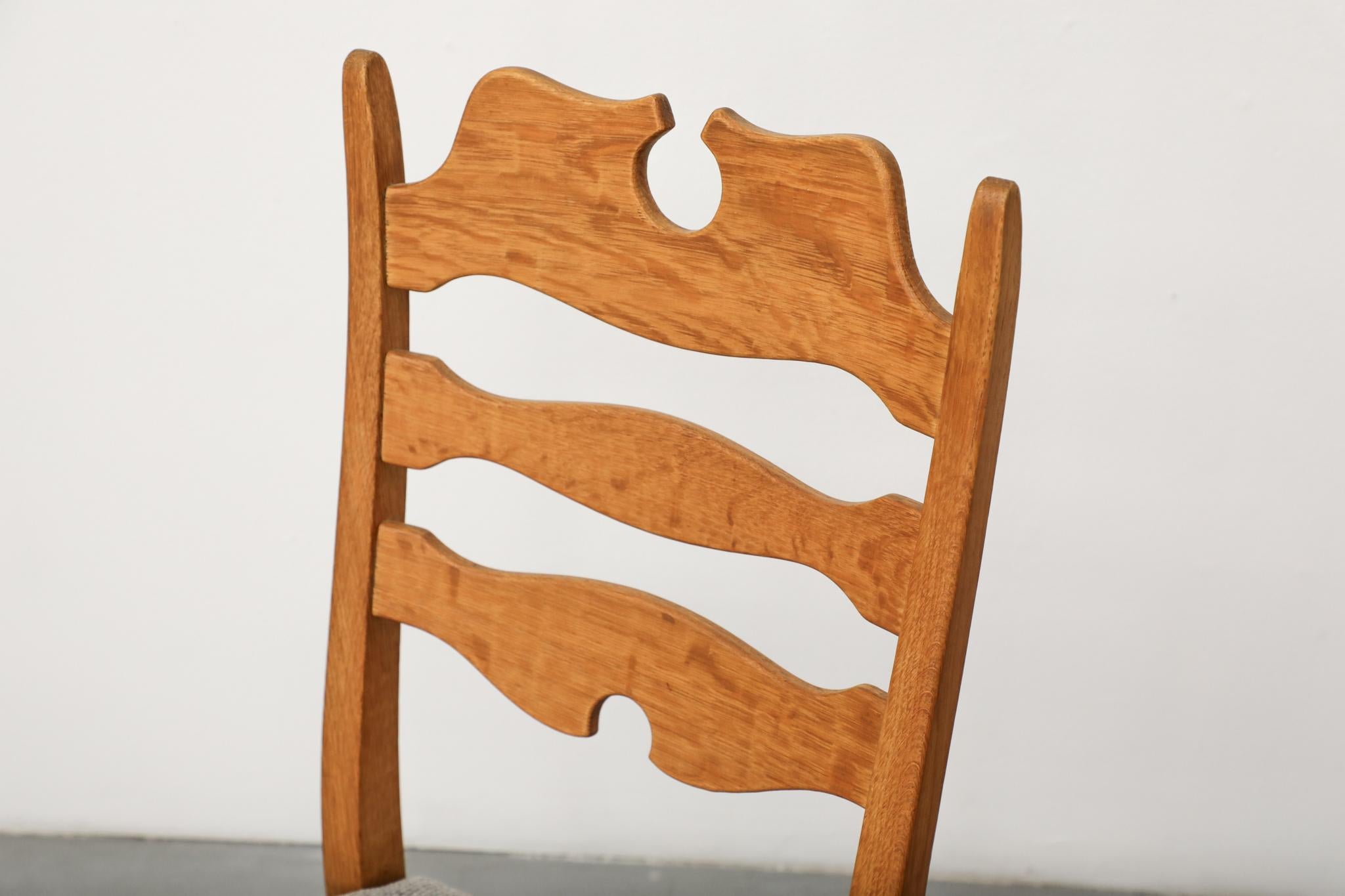 Ensemble de 6 chaises de salle à manger en Oak Oak à dossier rasoir par Henning Kjaernulf en vente 1