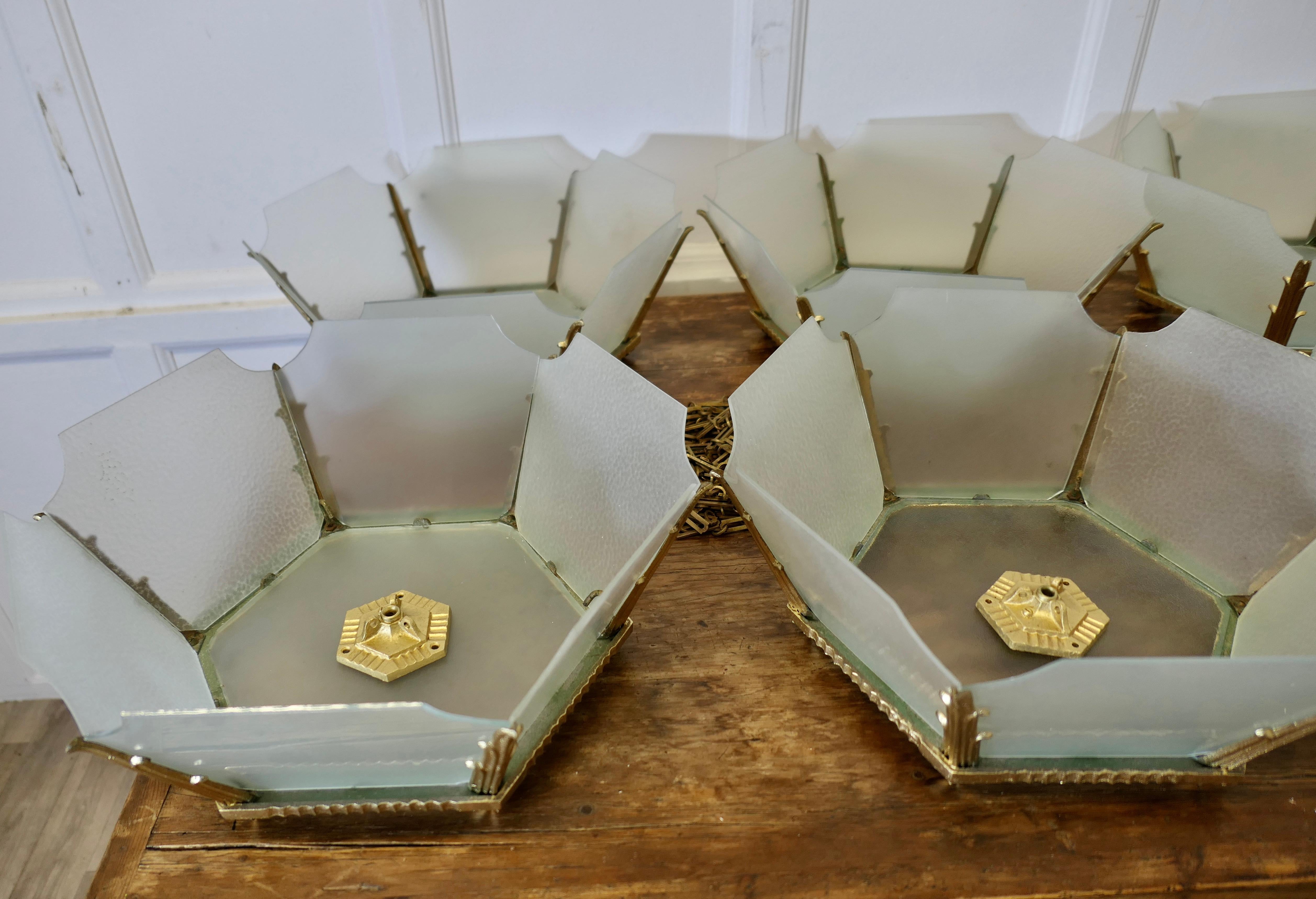Set di 6 paralumi opalescenti a sospensione in stile Odeon  Elegante Art Deco in vendita 2