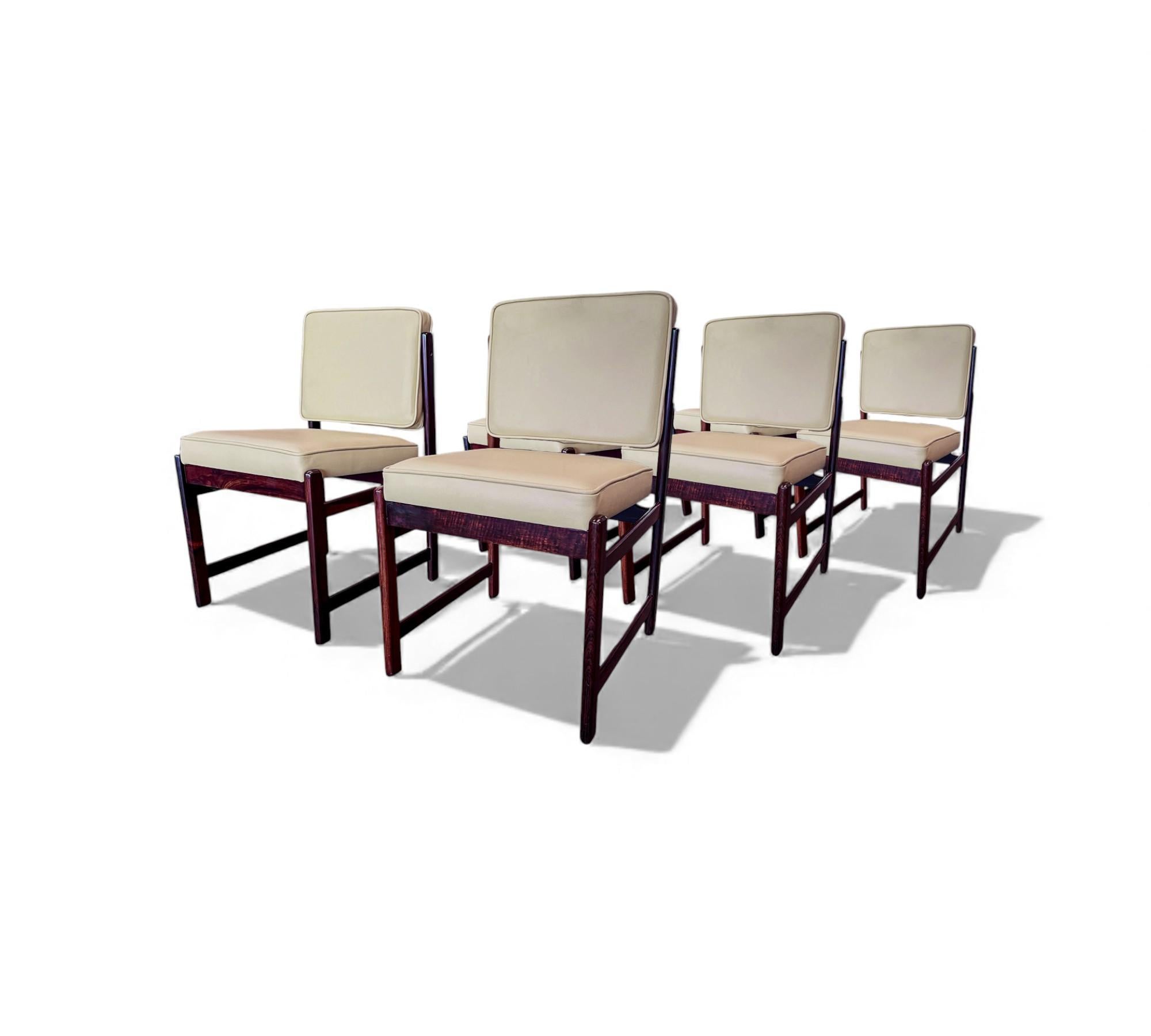 Mid-Century moderno Set of 6 of “Marco” Chairs in Hardwood & Leather, Sergio Rodrigues, 1960s in vendita