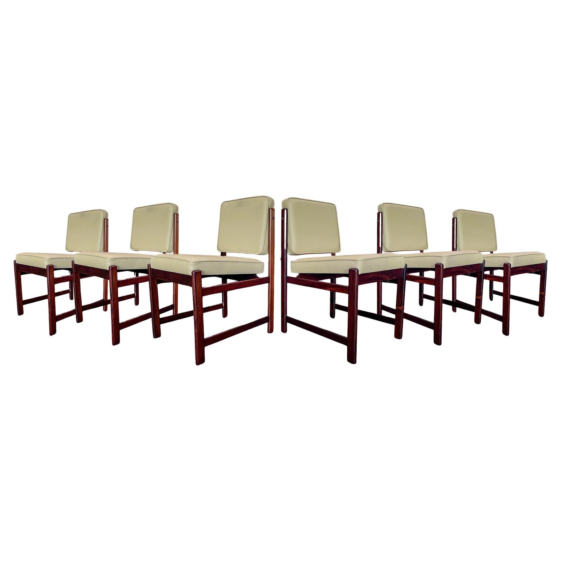 Set of 6 of “Marco” Chairs in Hardwood
Leather, Sergio Rodrigues, 1960s