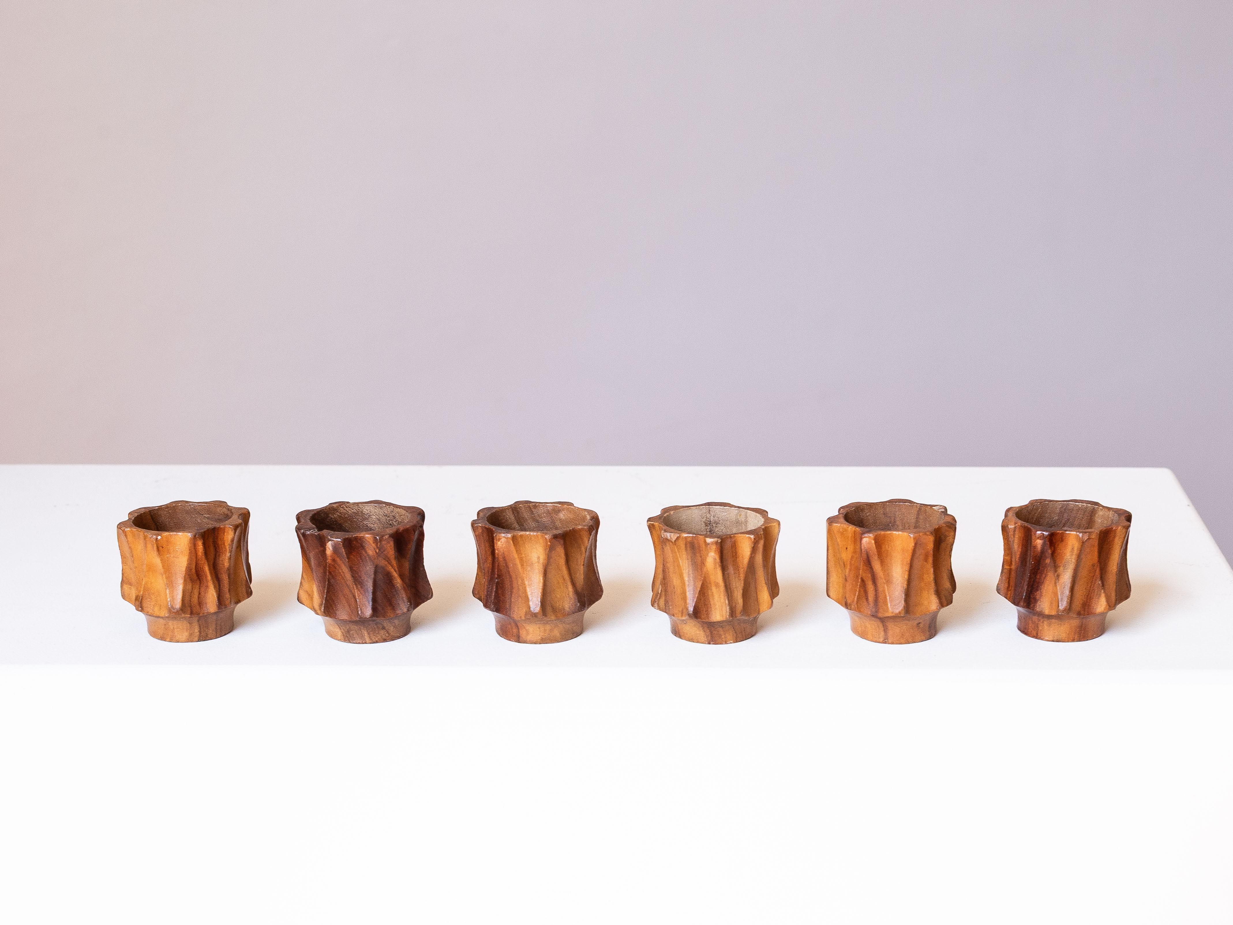 Lot de 6 coquetiers en bois d'olivier, sculptés à la main, art populaire français des années 1960 en vente 2
