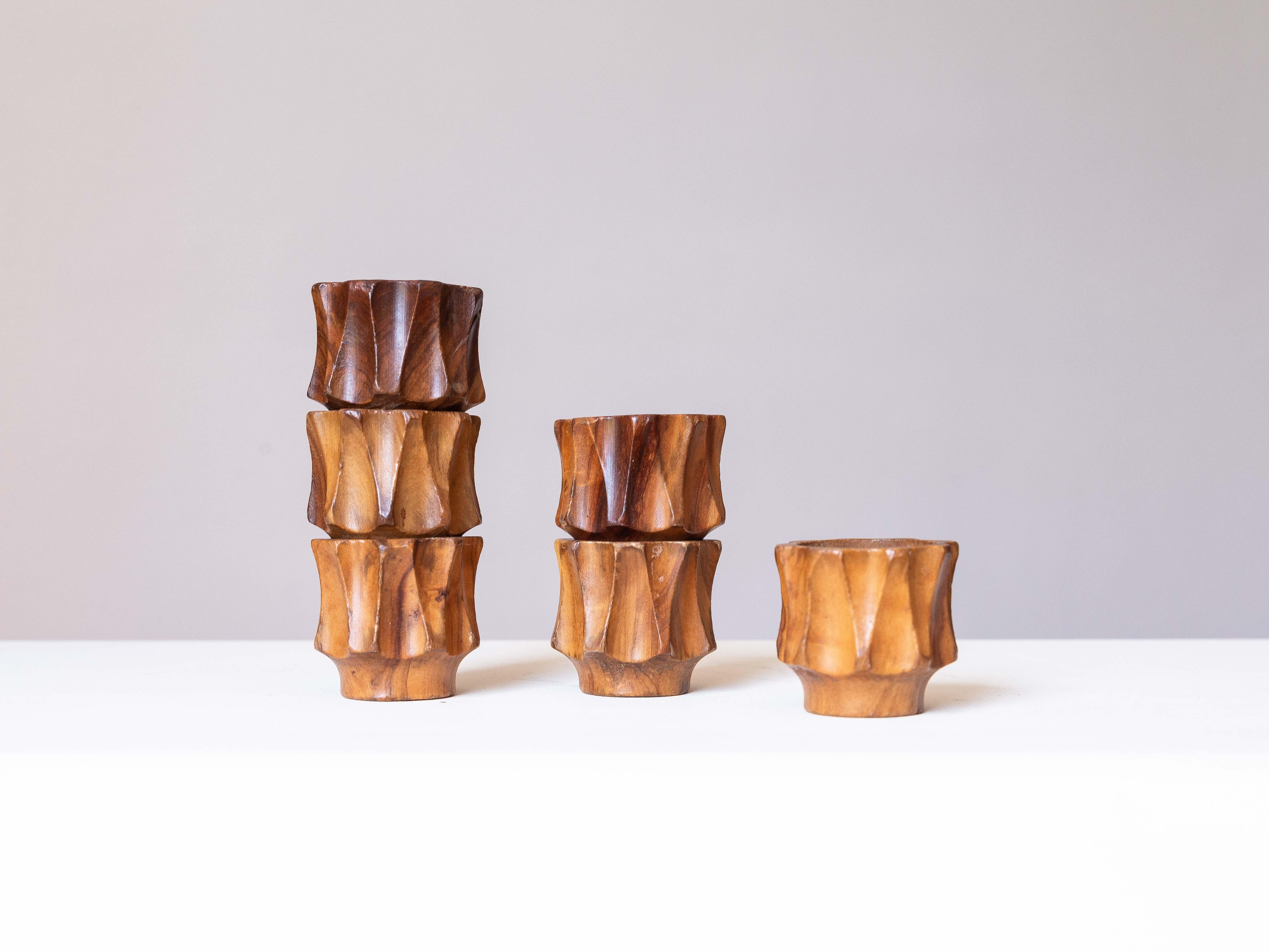 Sculpté Lot de 6 coquetiers en bois d'olivier, sculptés à la main, art populaire français des années 1960 en vente