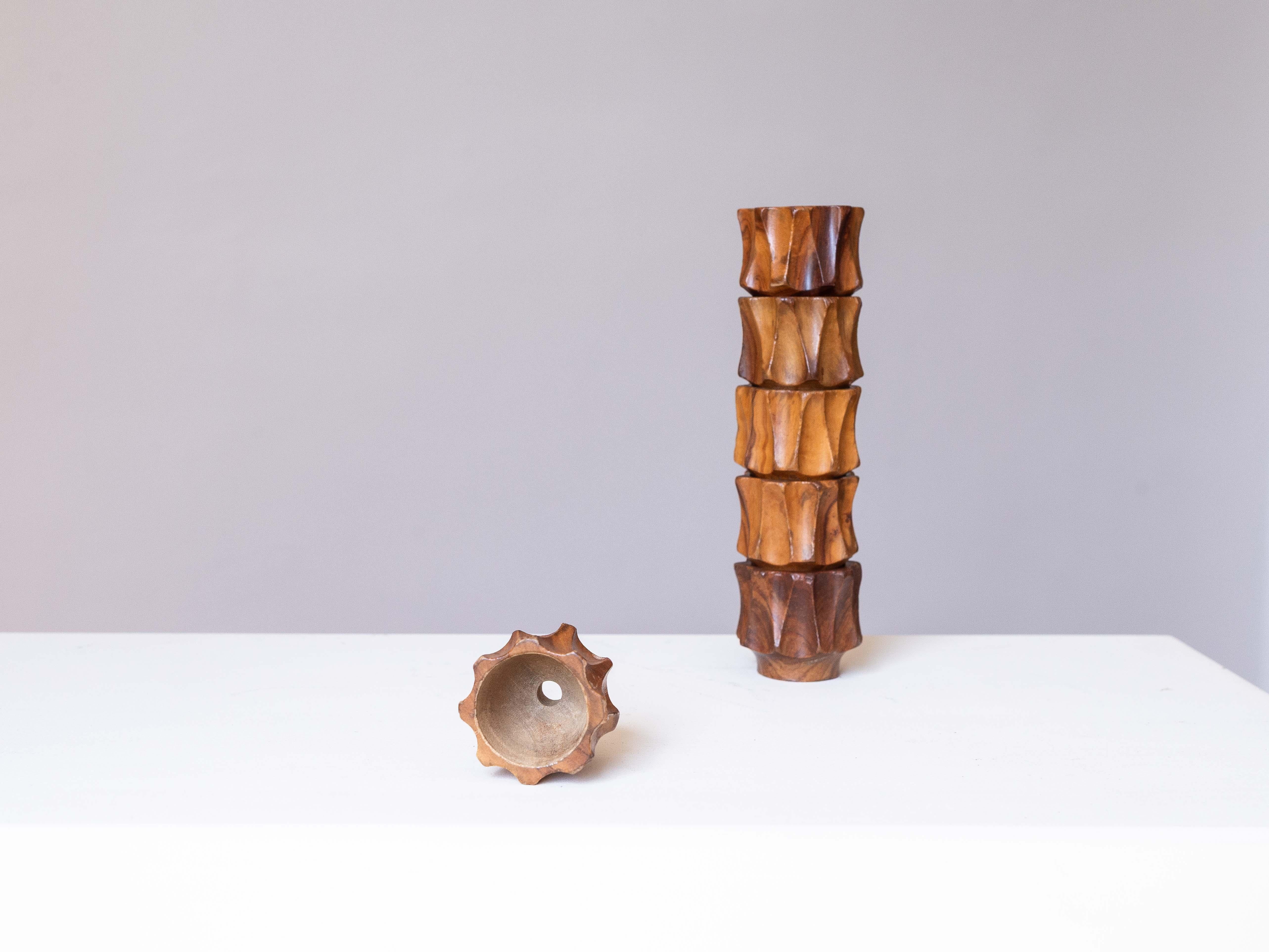 Lot de 6 coquetiers en bois d'olivier, sculptés à la main, art populaire français des années 1960 Bon état - En vente à ROUEN, Normandie