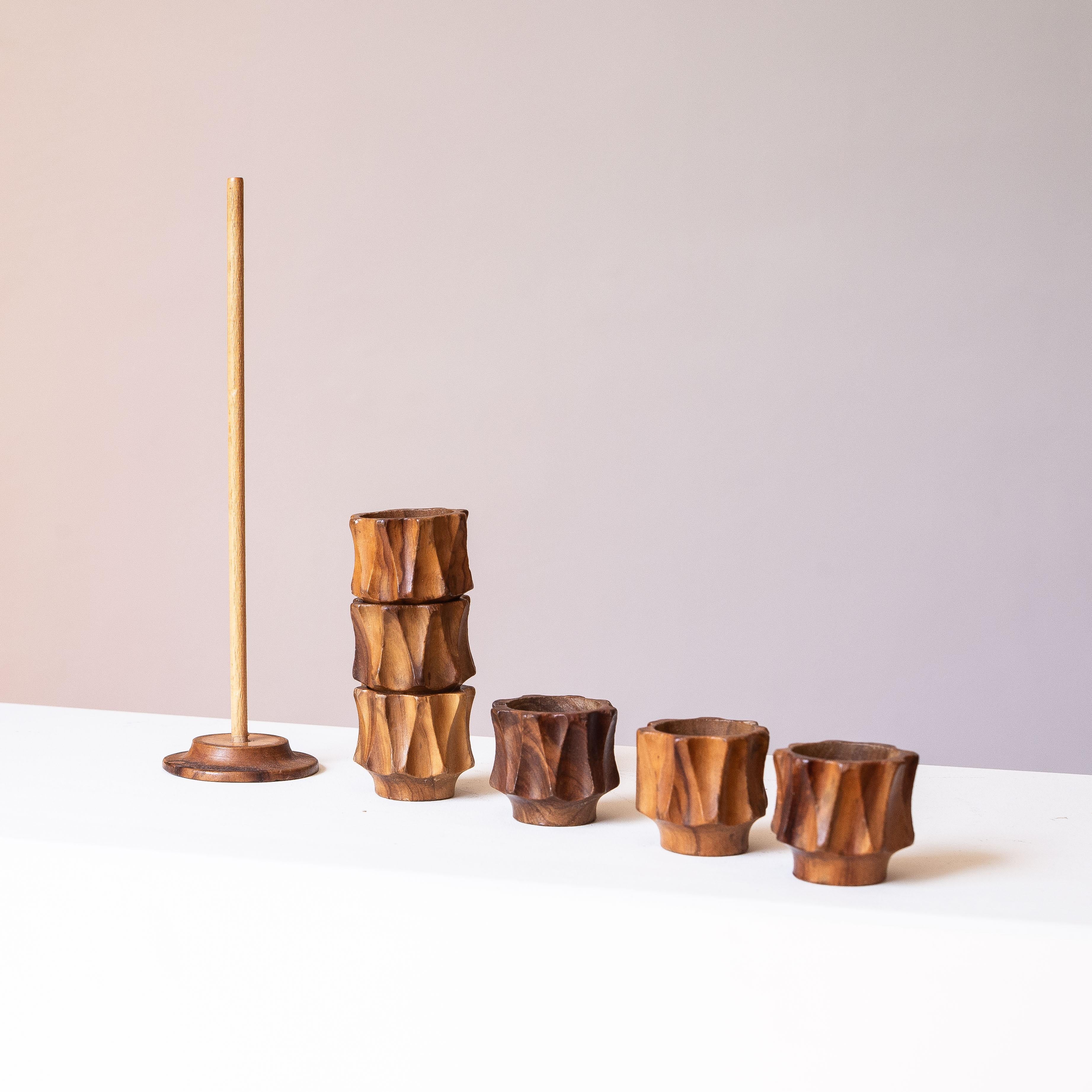 20ième siècle Lot de 6 coquetiers en bois d'olivier, sculptés à la main, art populaire français des années 1960 en vente