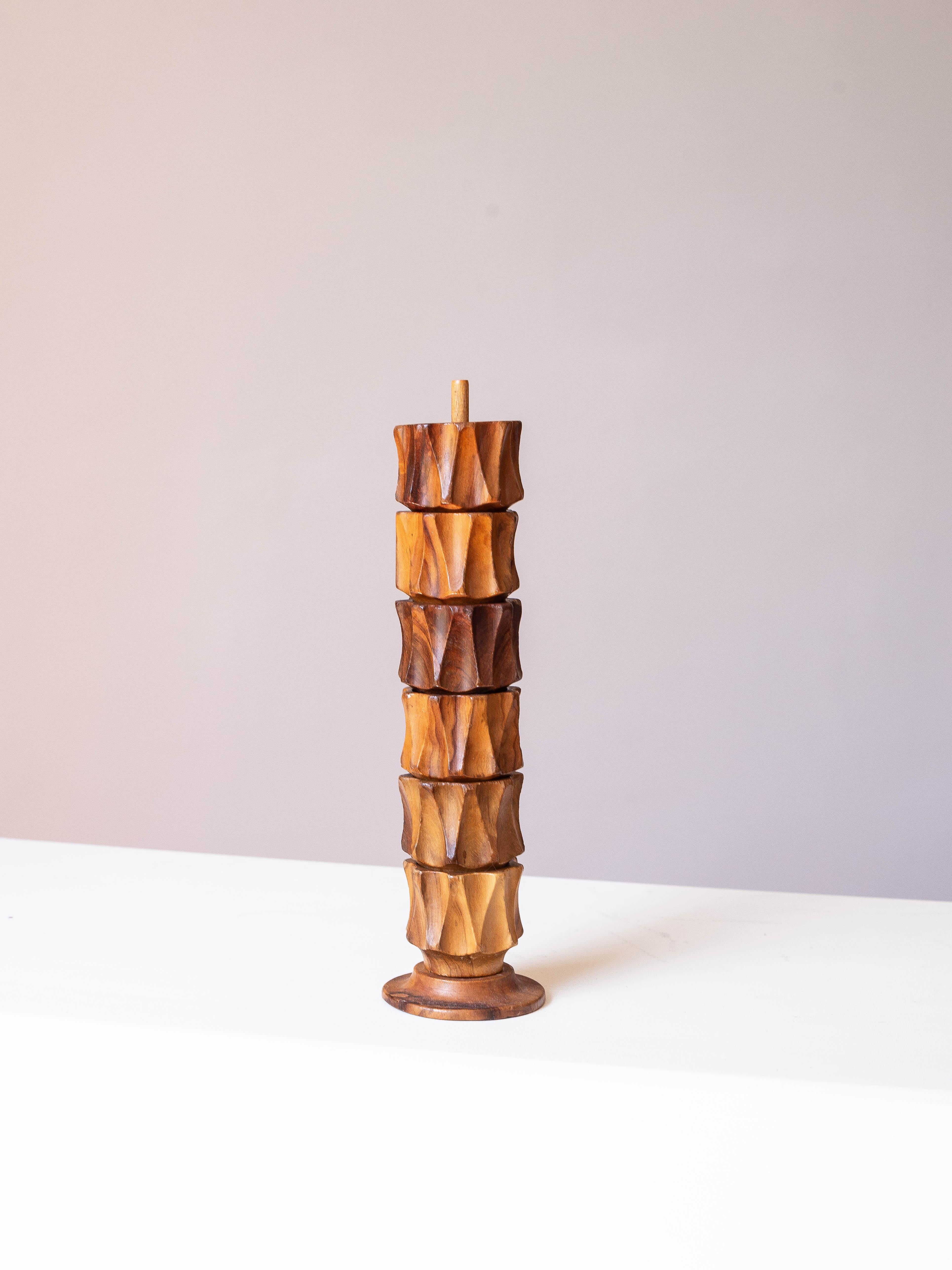 Bois Lot de 6 coquetiers en bois d'olivier, sculptés à la main, art populaire français des années 1960 en vente