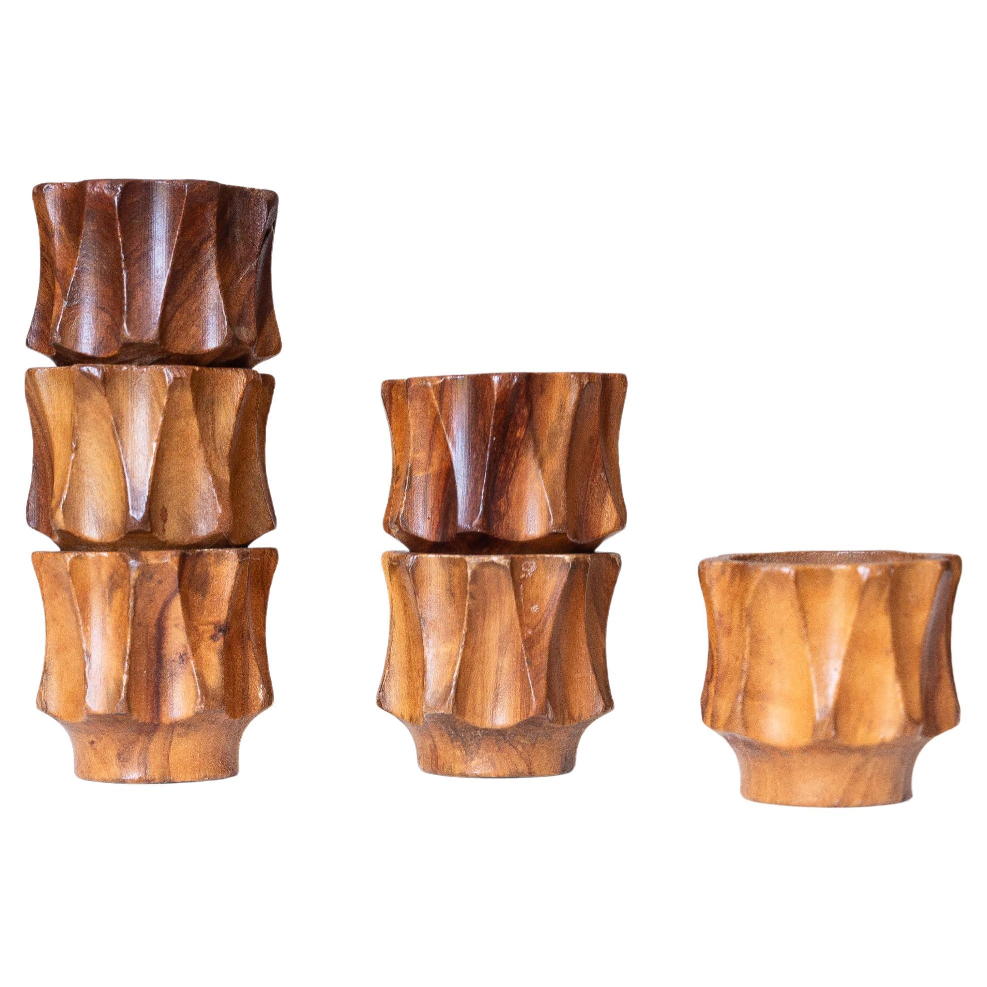 Lot de 6 coquetiers en bois d'olivier, sculptés à la main, art populaire français des années 1960 en vente
