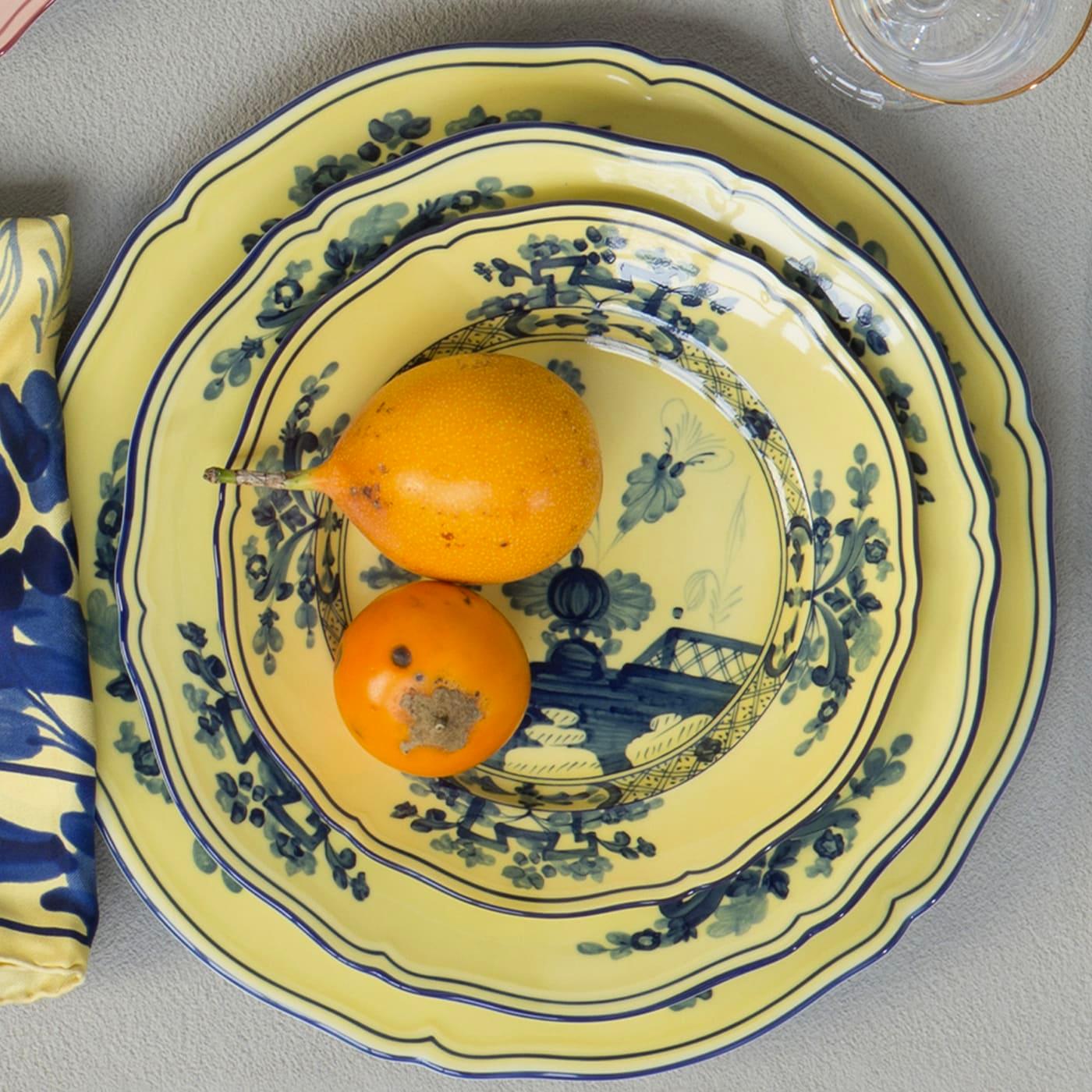 This stunning set of six dessert plates can be used to serve sweets after dinner or for an afternoon coffee or tea. The eclectic decoration of this set is part of the Oriente Italiano Collection. Distinctive for a mix of Far East inspirations and